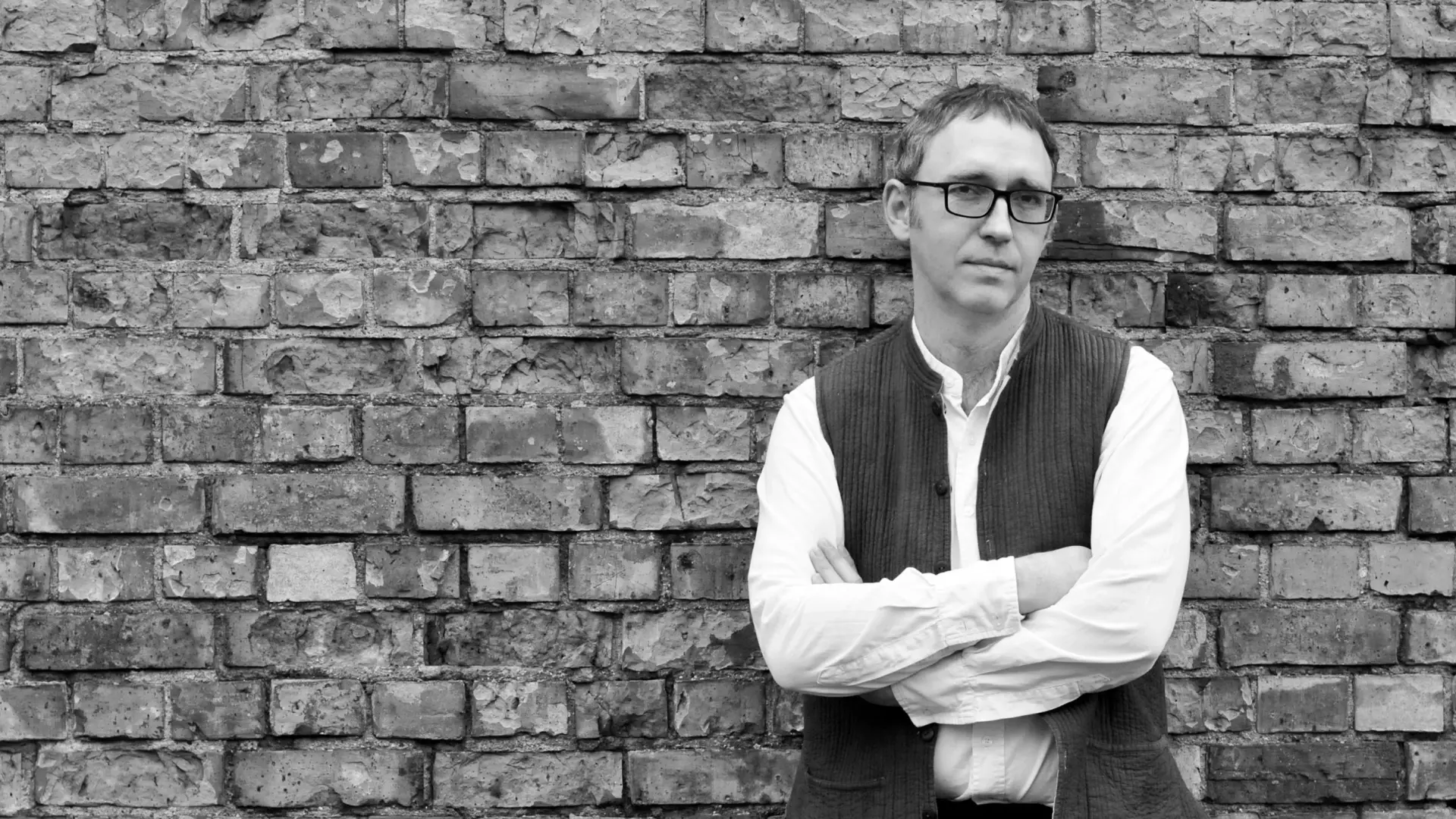 Contra la tiranía del presente: el ensayista Roman Krznaric apela al pasado para imaginar el cambio positivo