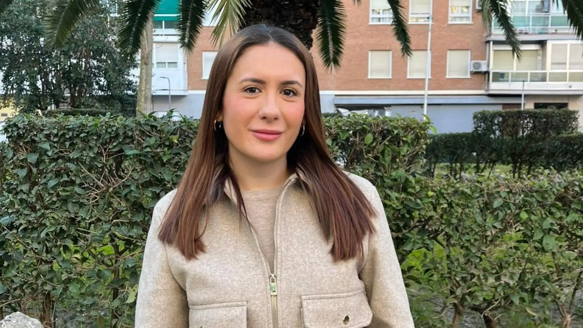 Alicia García, con implante coclear, pide visibilidad y comprensión: "Oímos y hablamos, pero seguimos siendo sordos"