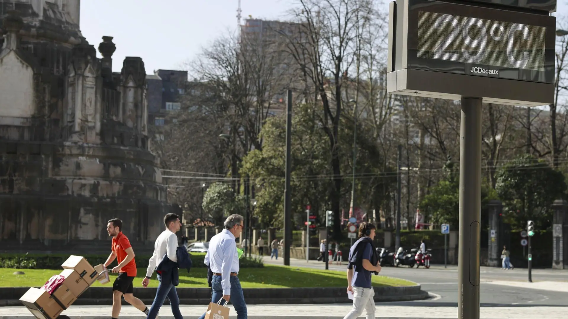 El norte de España registra las temperaturas más altas del país: casi 29 ºC en el País Vasco y 28 ºC en Cantabria