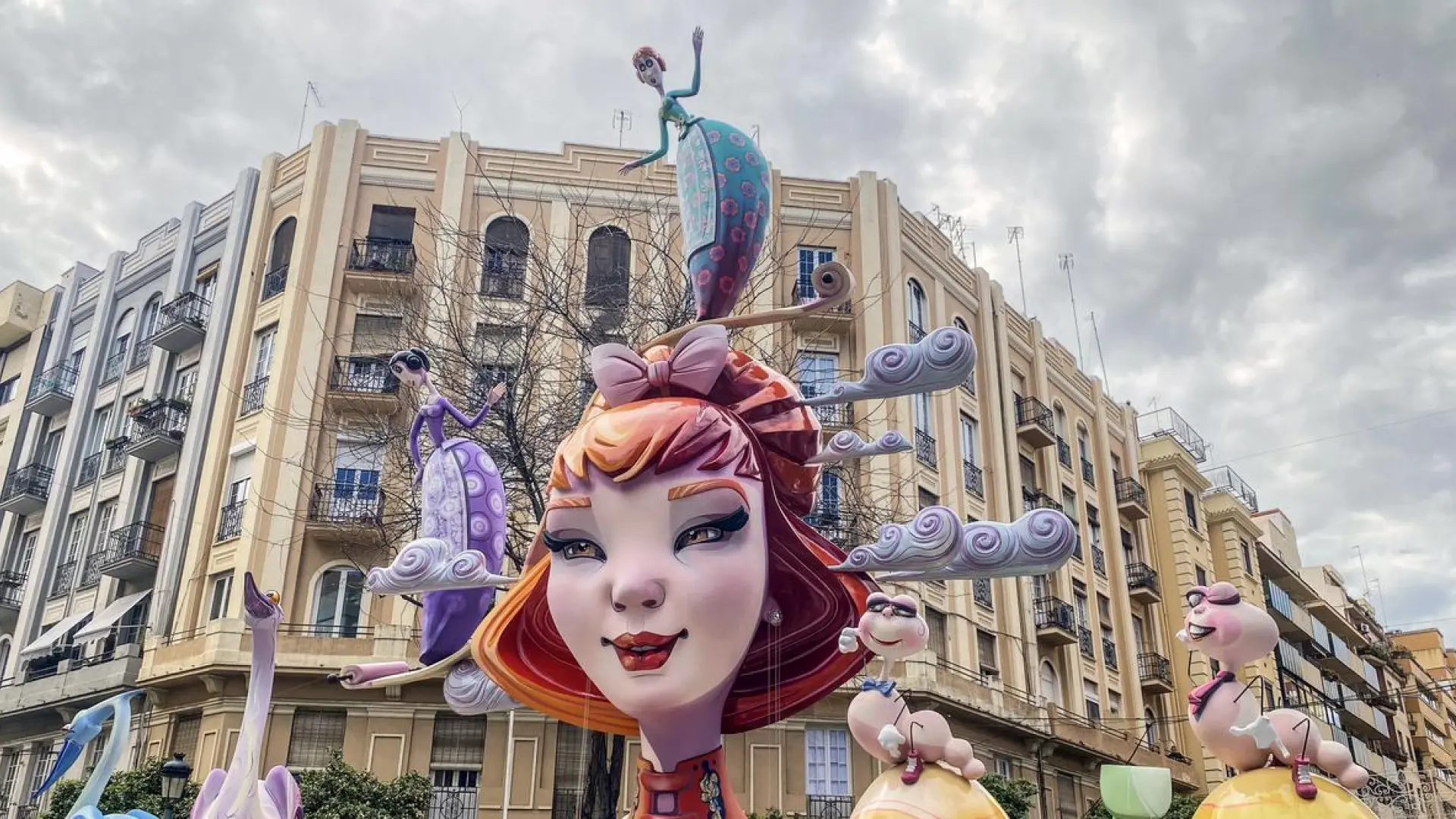 Renfe oferta billetes desde 9 euros para viajar en tren a Valencia por las Fallas