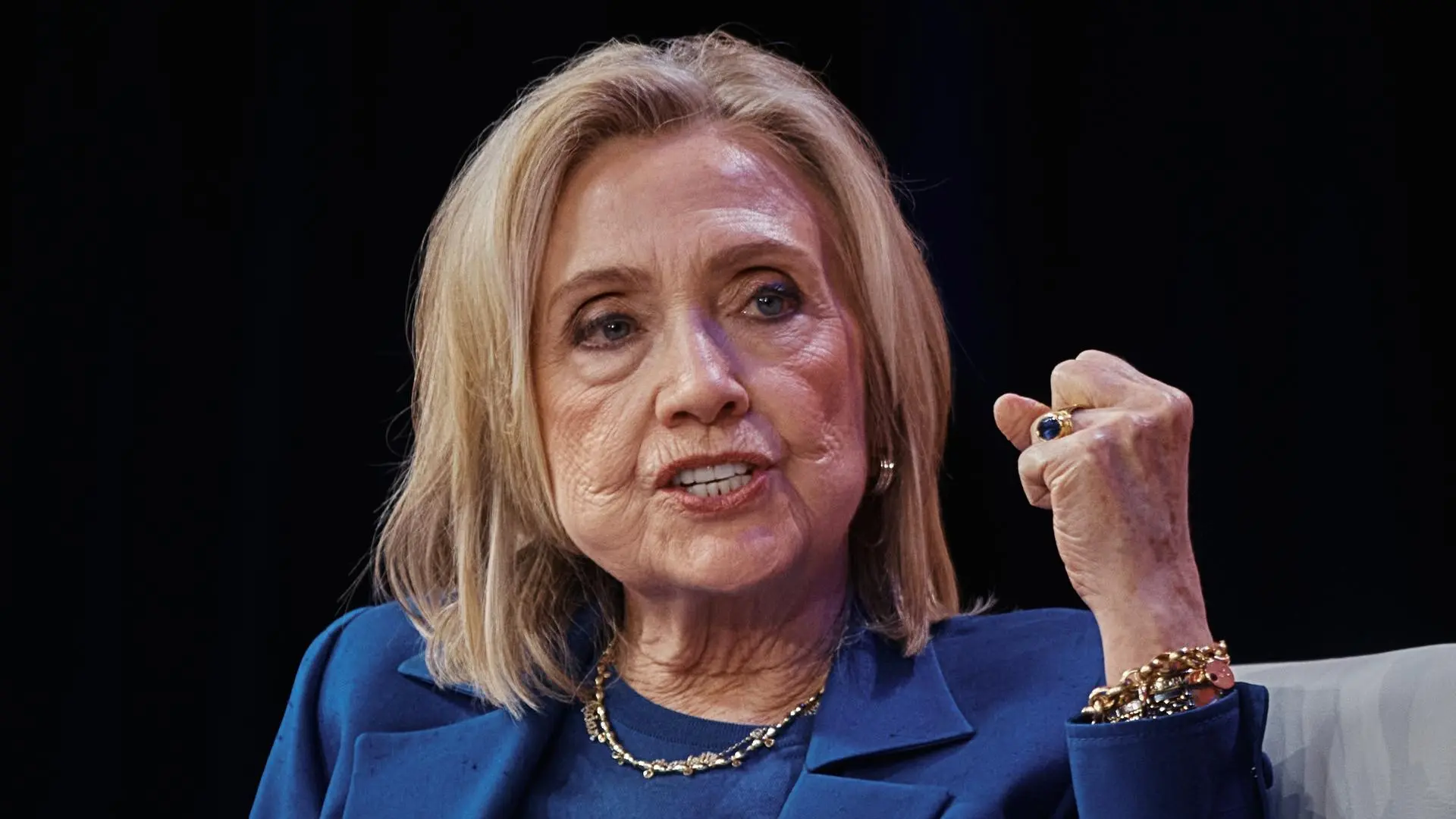 Hillary Clinton declara ante el Congreso que no conocía los crímenes de Epstein ni recuerda coincidir con él