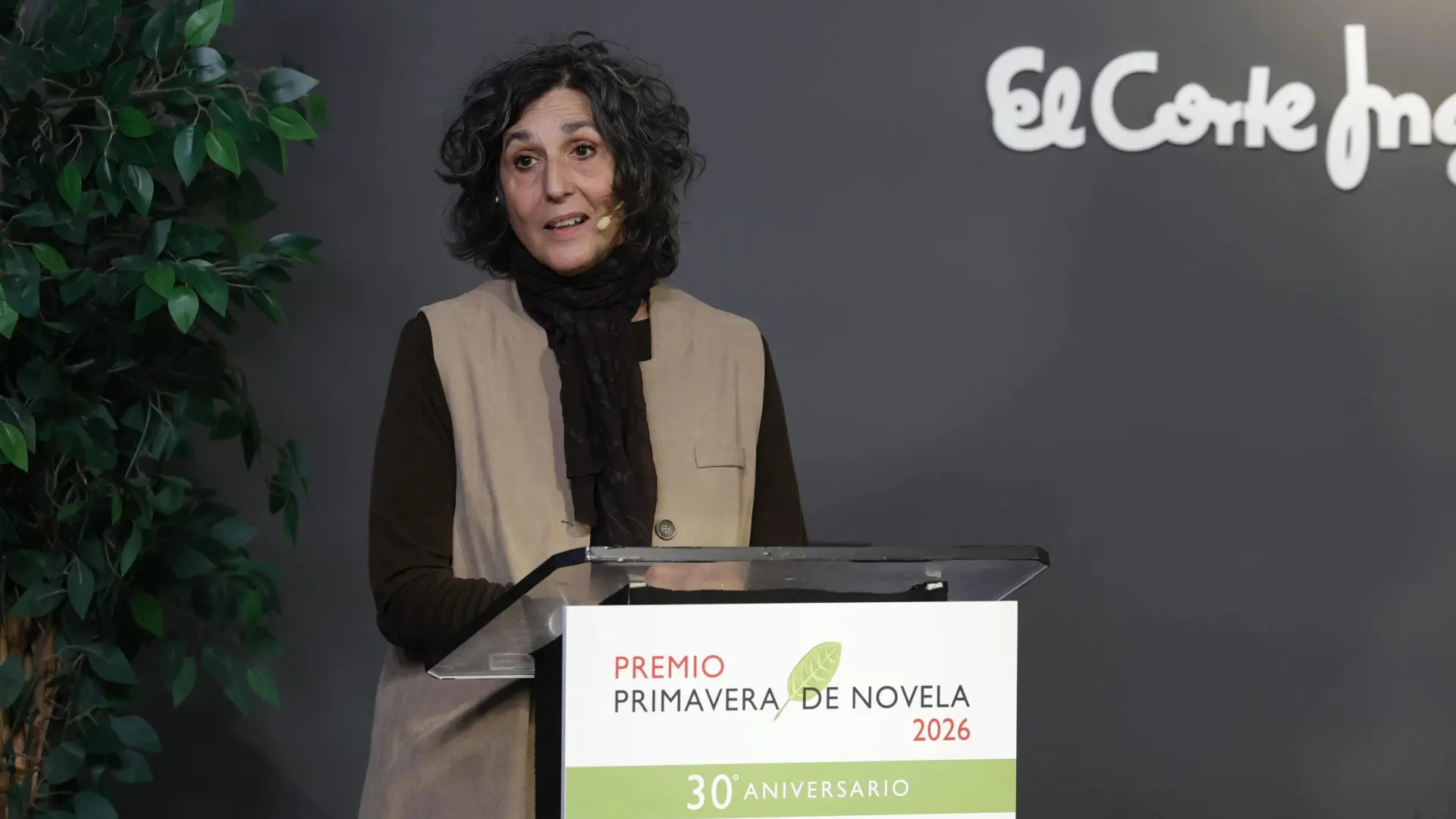 Elvira Mínguez, XXX Premio Primavera de Novela por 'La educación del monstruo', inspirada en sus padres emigrantes