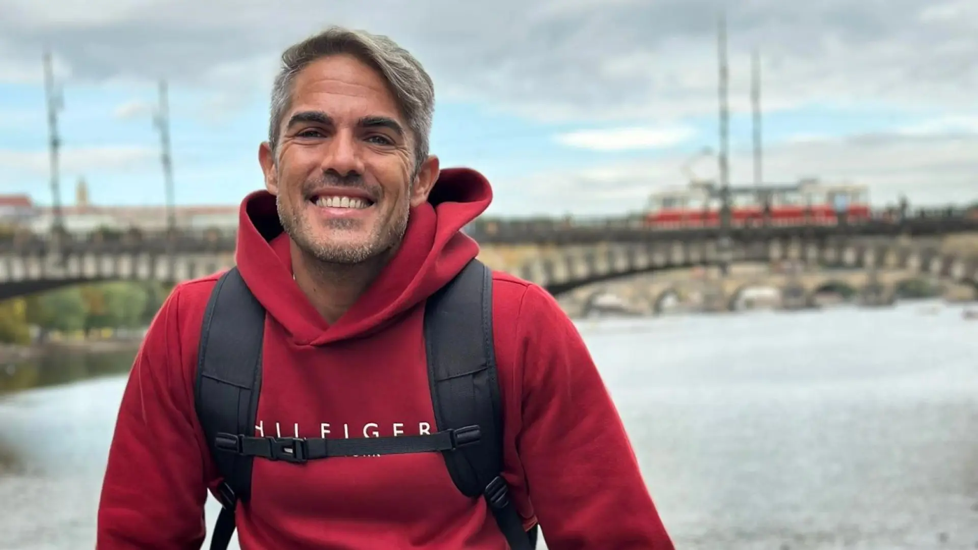 Iván Sánchez, recepcionista en un hotel: "Un cliente bajó desnudo y otro pidió tener vistas al mar estando en Madrid"