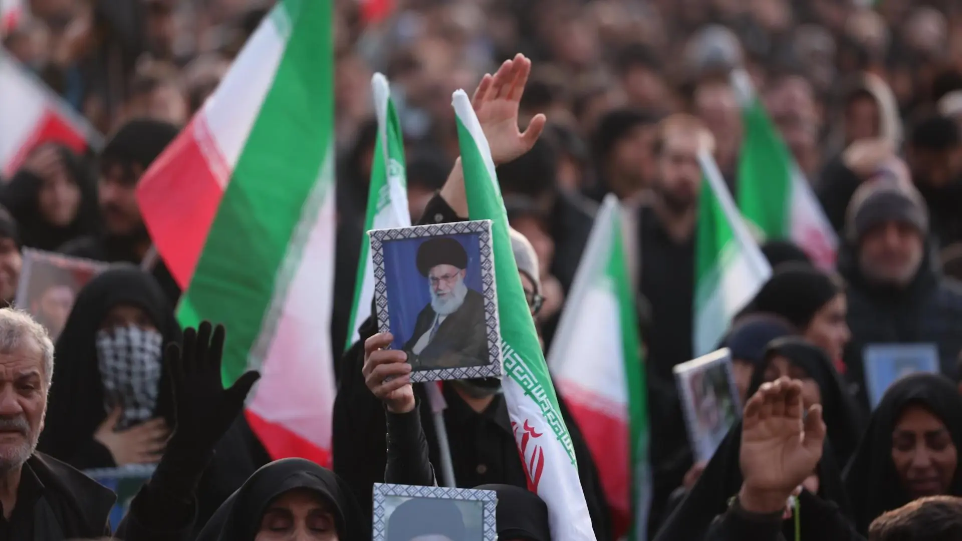 EEUU e Israel atacan Irán, en directo | Irán promete venganza por la muerte de Jamenei y Trump amenaza con una respuesta "nunca antes vista"