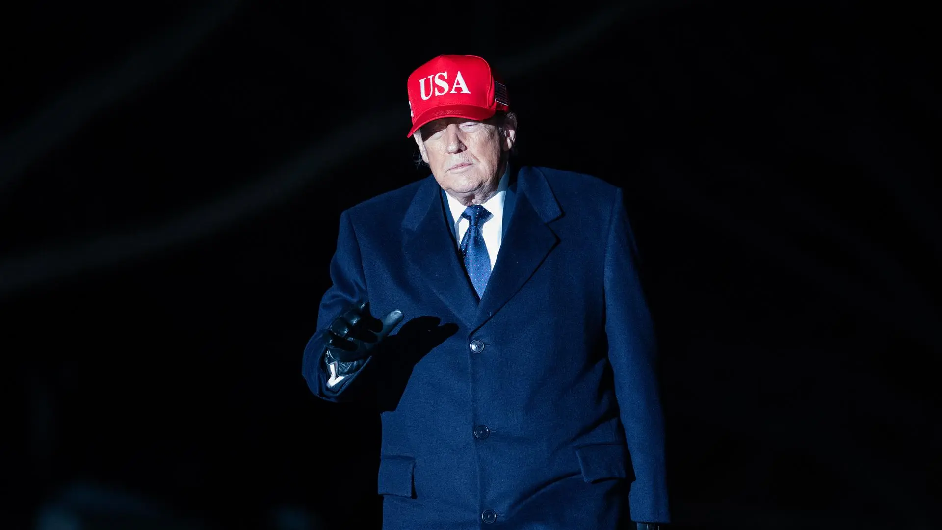 Trump dice que "la gran ola de ataques" sobre Irán "está a punto de llegar" y no descarta enviar tropas