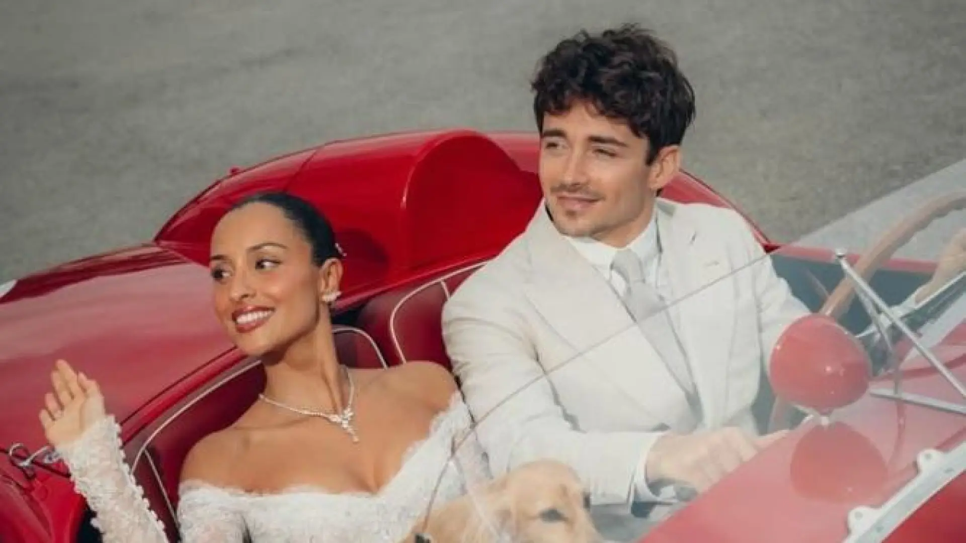 Así ha sido la espectacular boda de Charles Leclerc y Alexandra Saint Mleux en Mónaco: de su perro al vestido de ensueño de la novia