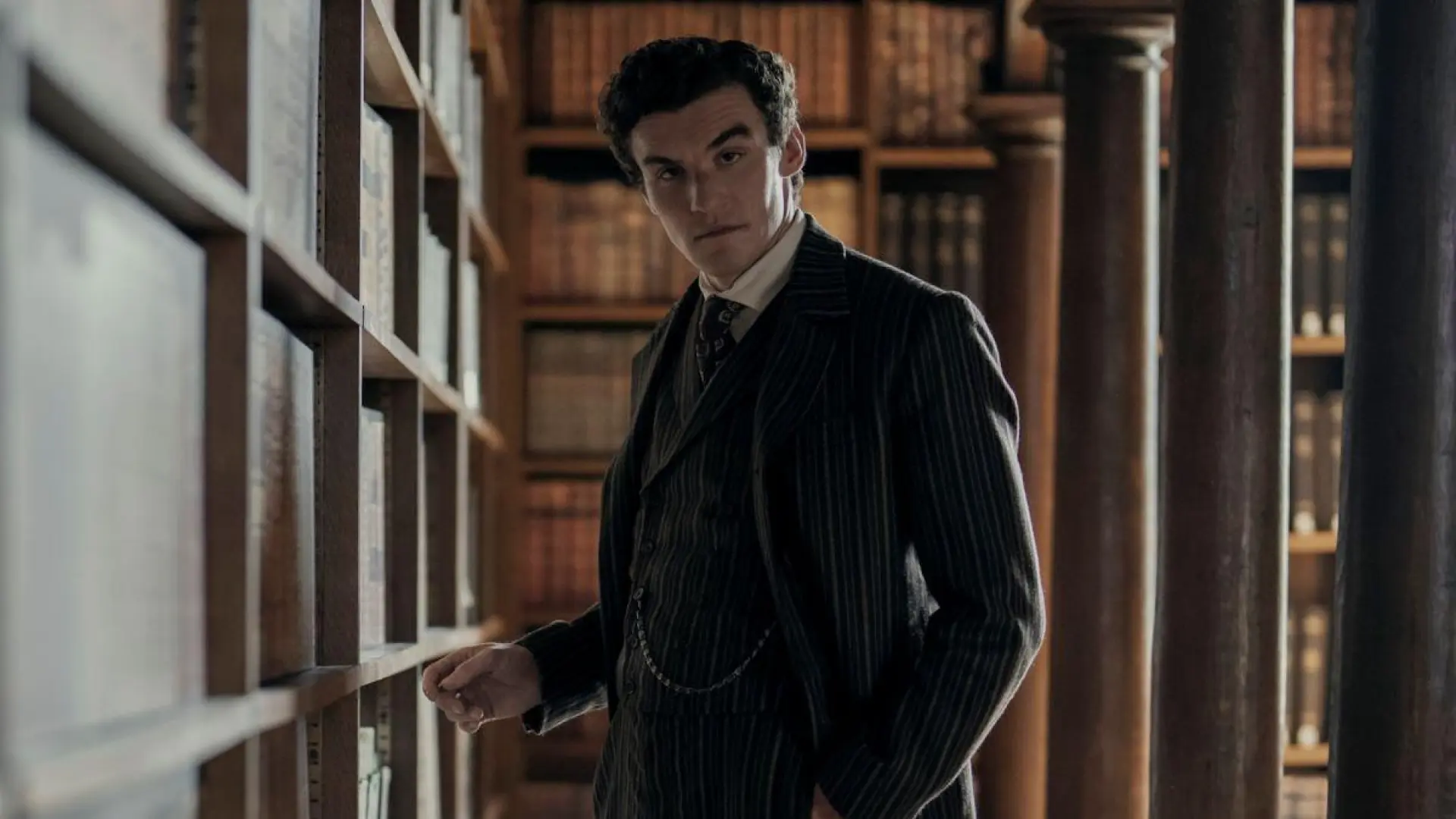 Si te gusta 'El joven Sherlock', no te pierdas estas otras versiones de Moriarty en series que te conquistarán