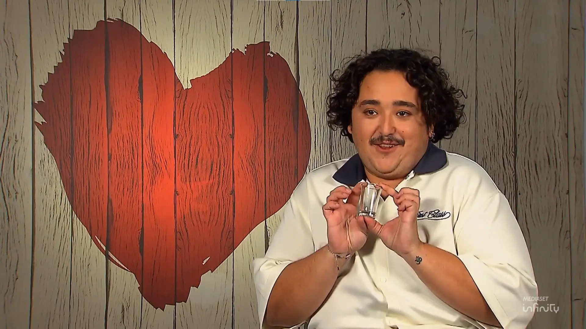 Un soltero de 'First Dates' roba un objeto del restaurante: "De recuerdo…"