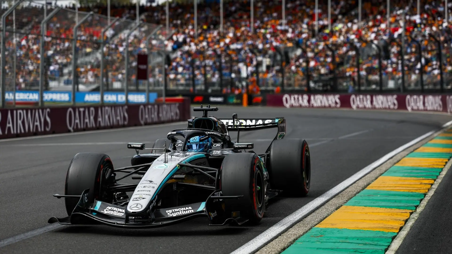 Catástrofe para Alonso y Sainz, fuera en la Q1 de Australia; Mercedes domina con puño de hierro y Verstappen acaba en el muro