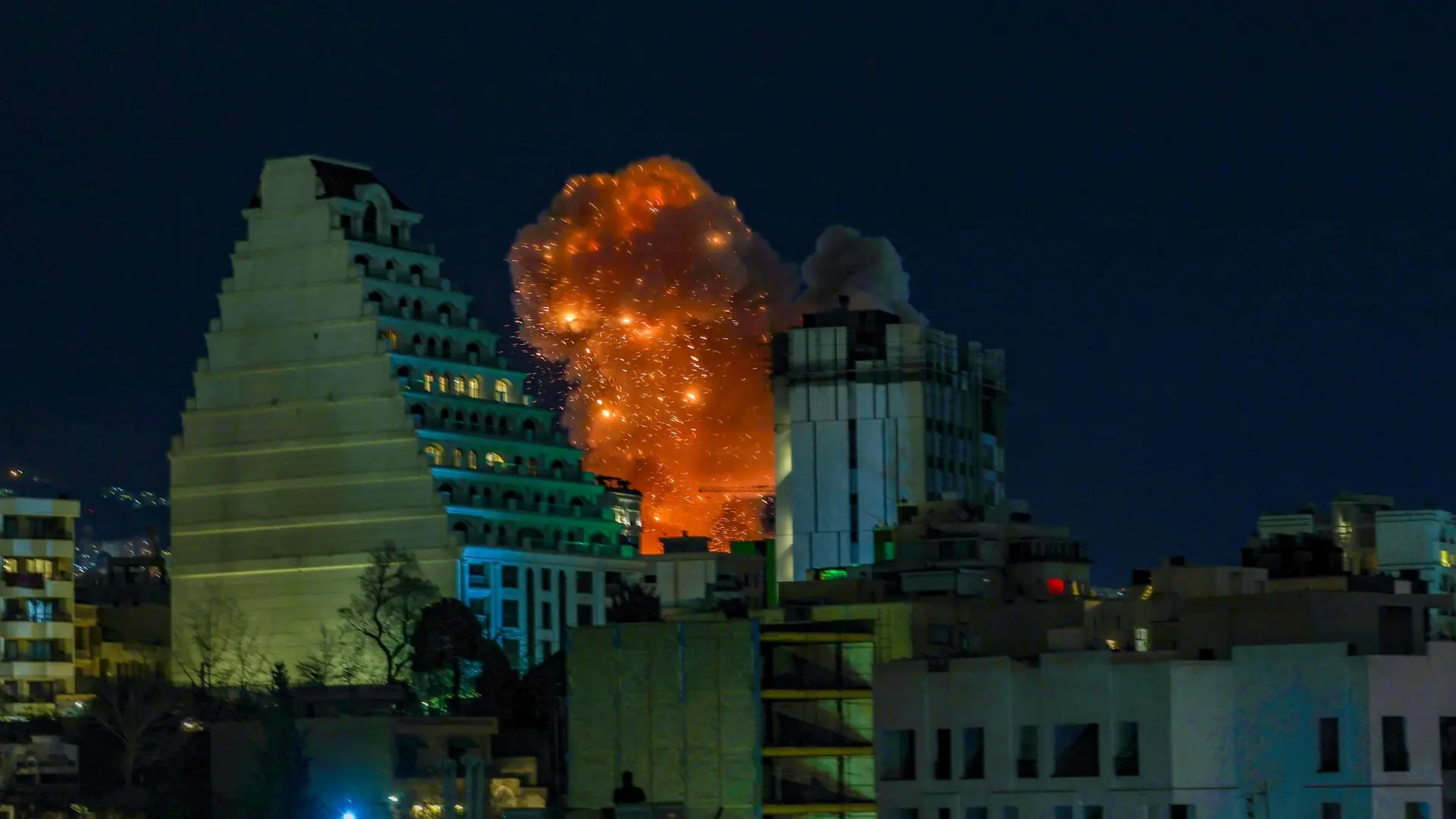 Guerra en Irán y última hora del ataque de Israel y EEUU, en directo | La guerra se recrudece y extiende: Israel ataca Líbano e Irán, que bombardea Kuwait y Bahrein y habla de soldados de EEUU capturados