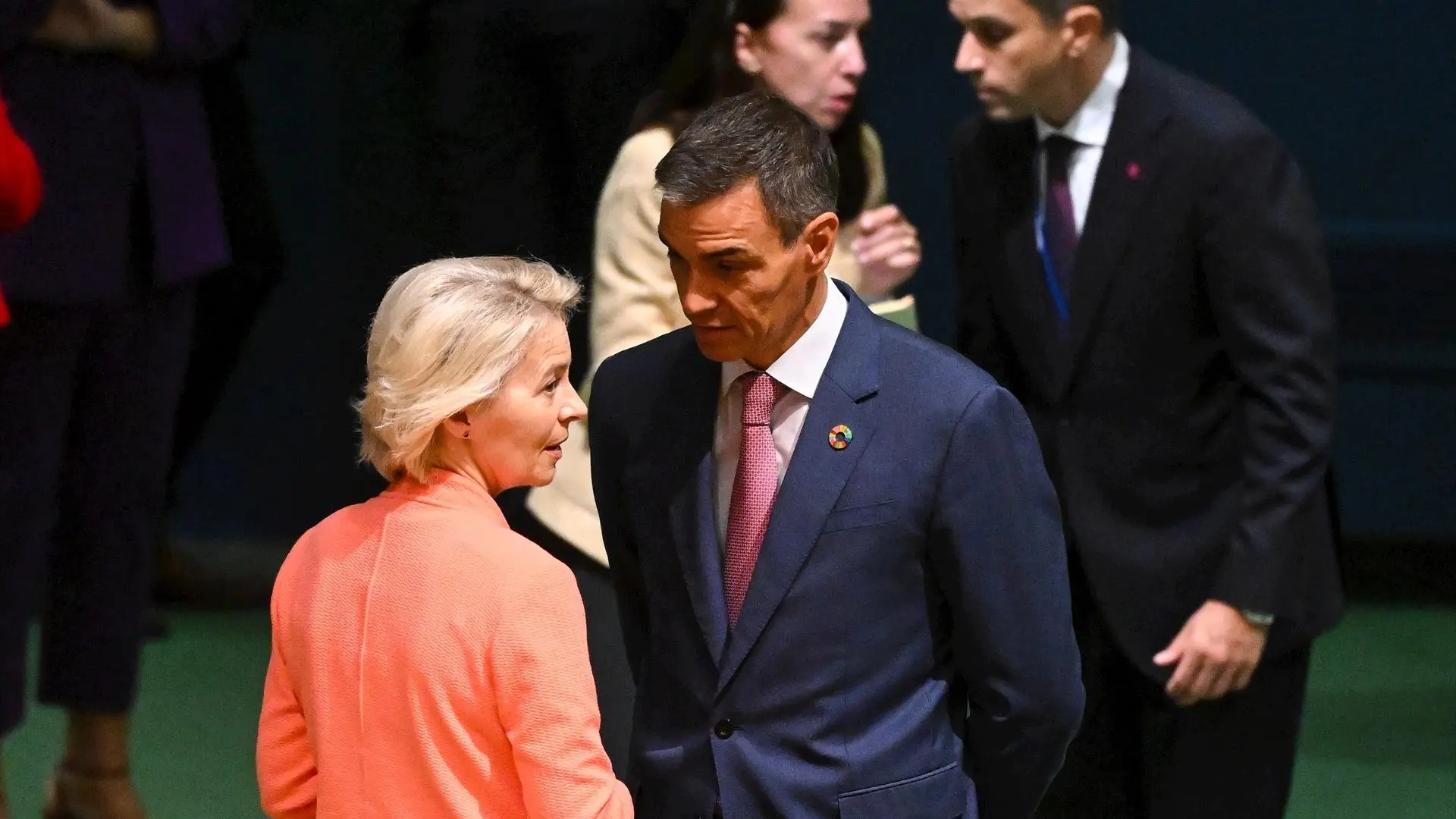 Idag tar Spanien till EU:s utrikespolitiska toppmöte sitt krav på ett totalt brytande med Israel utan stöd från stora länder