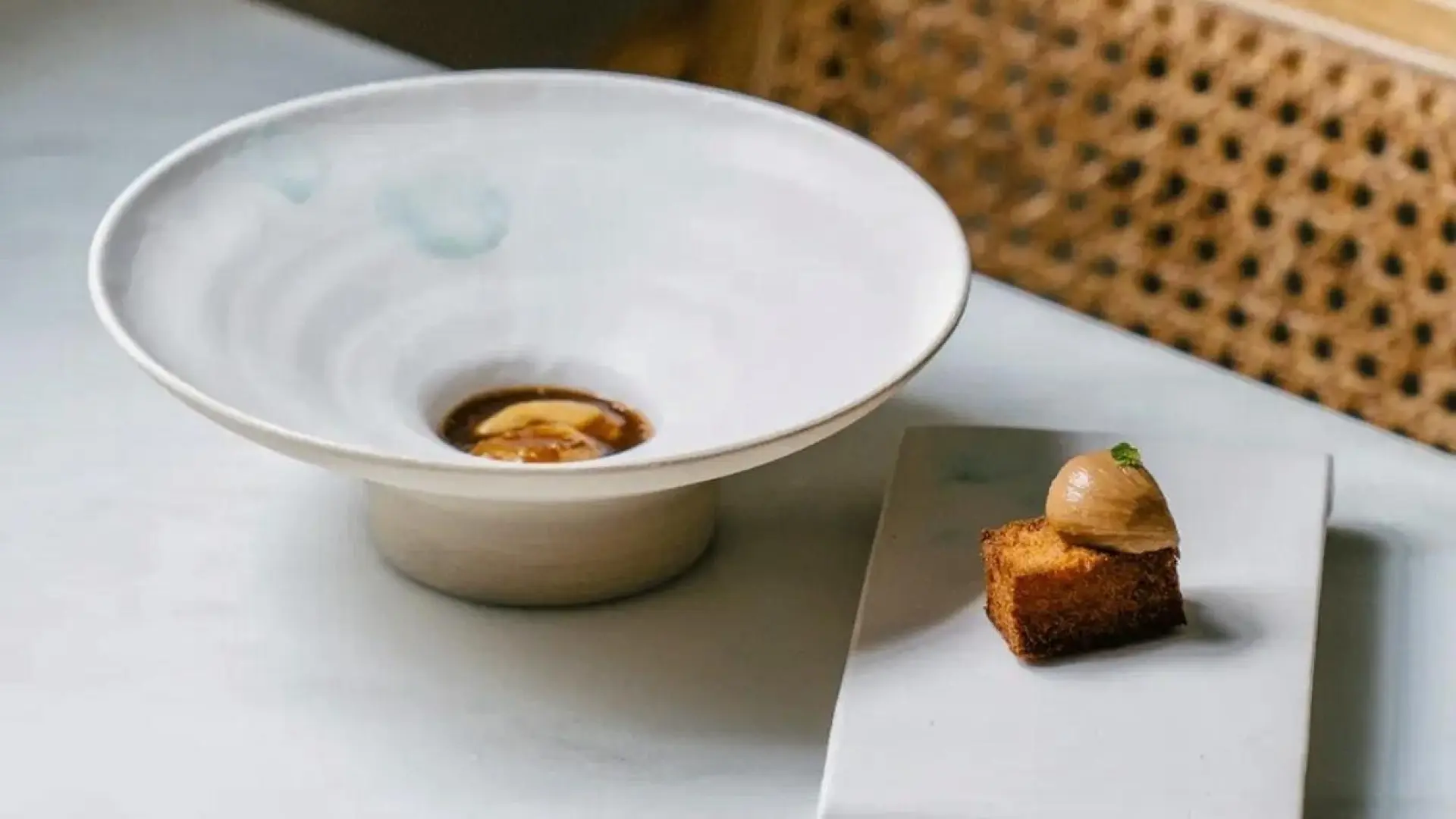 
         Lujo razonable: el restaurante de Sevilla donde ponen al día la tradición con un menú de 84 euros 
    