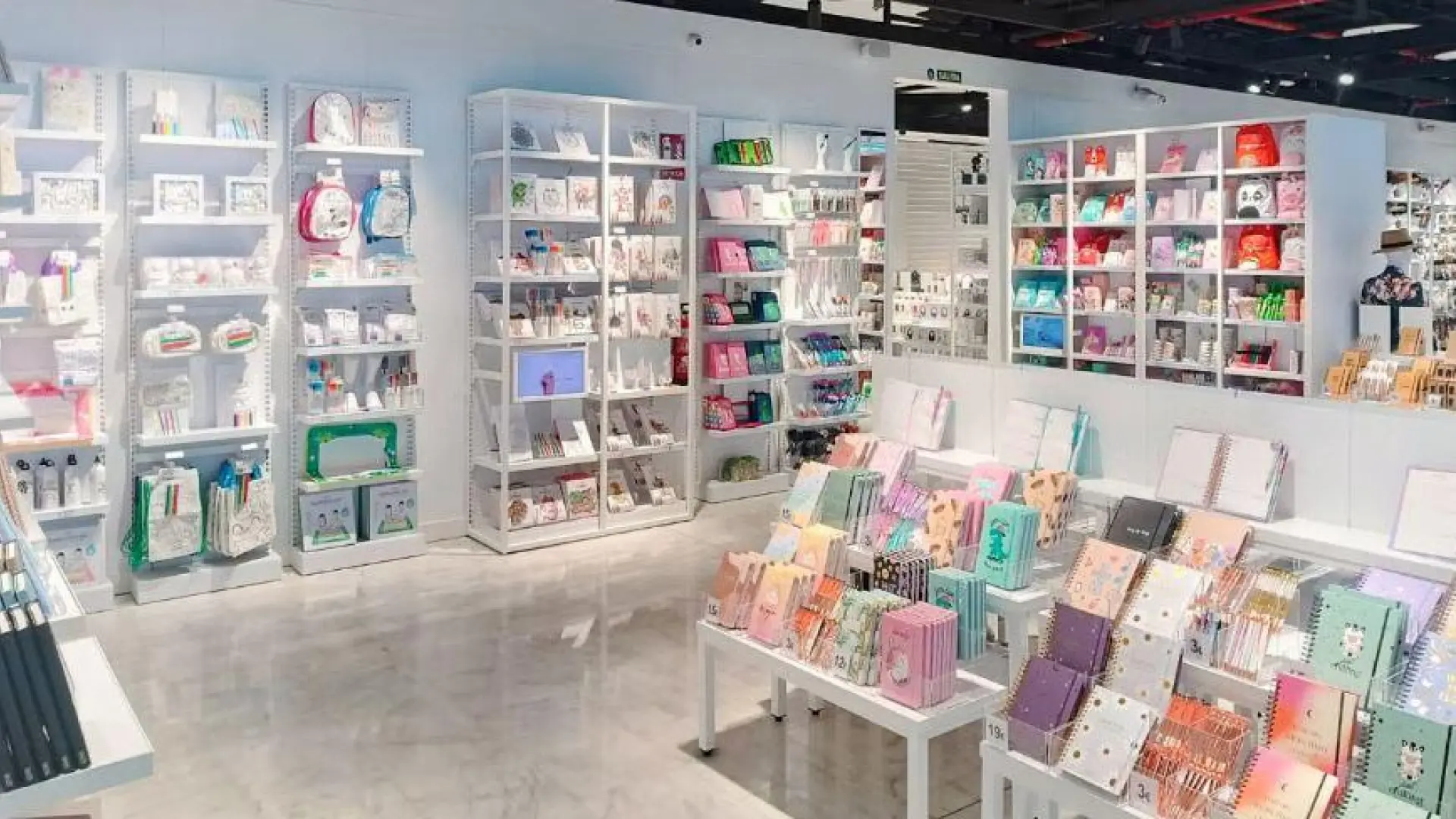 El negocio familiar de regalos baratos que triunfa en España y Europa: "Nuestra vaca invita a entrar"