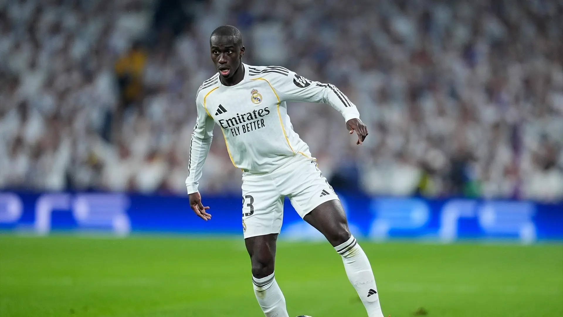 Mendy vuelve a caer: lesión en el bíceps femoral y será baja ante el Manchester City