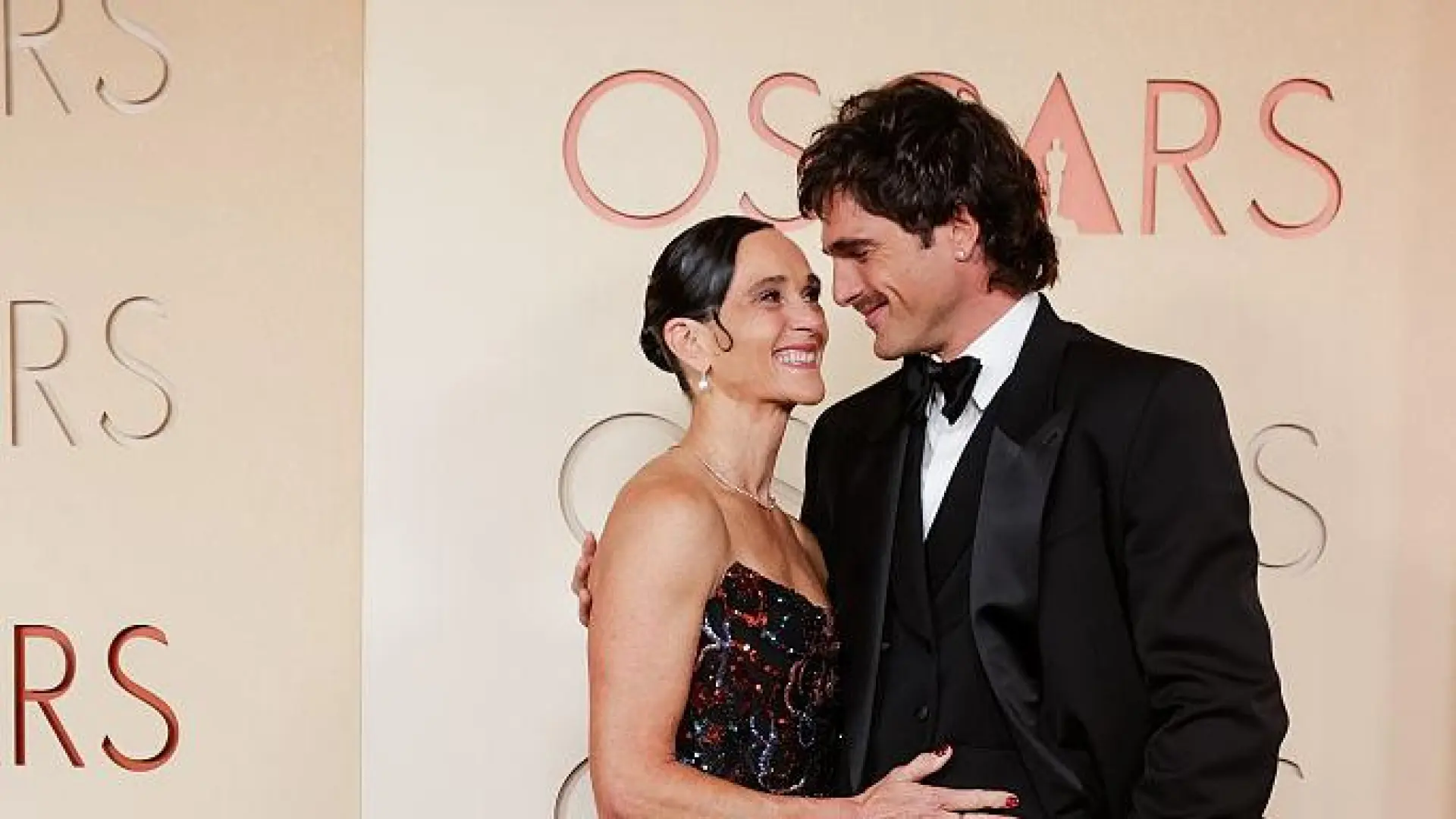 La historia de superación de la madre de Jacob Elordi, el actor de moda de origen vasco: "Es la mejor persona que he conocido"