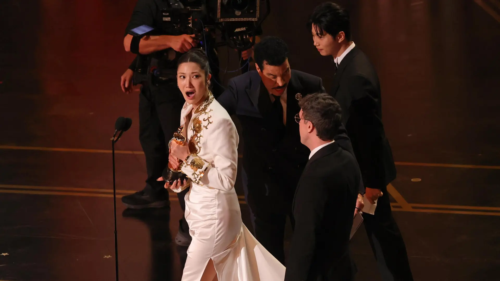 El momento más incómodo de los Oscar 2026: los ganadores de 'Las guerreras k-pop' son interrumpidos en pleno directo