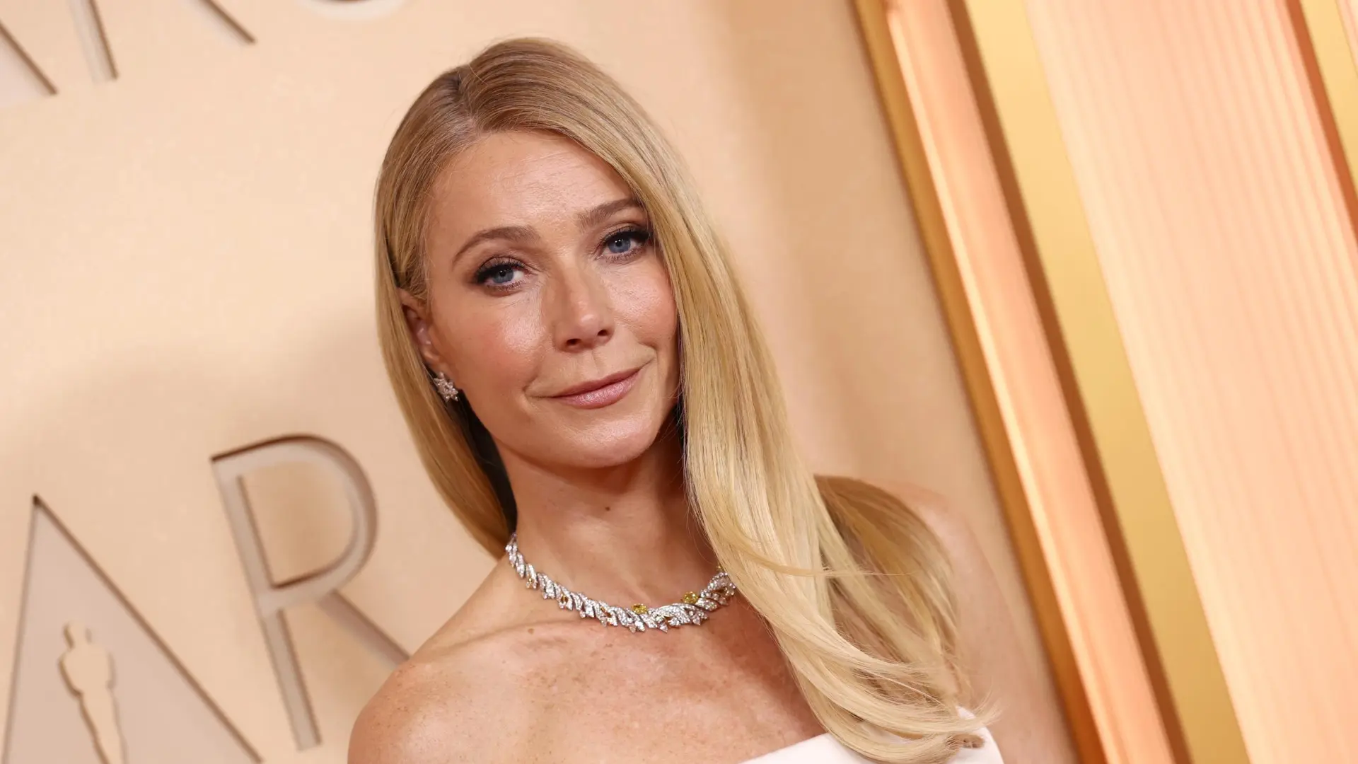 ¿Ha enseñado más de la cuenta Gwyneth Paltrow con su vestido? Por qué nadie deja de hablar de la actriz en la gala de los Oscar