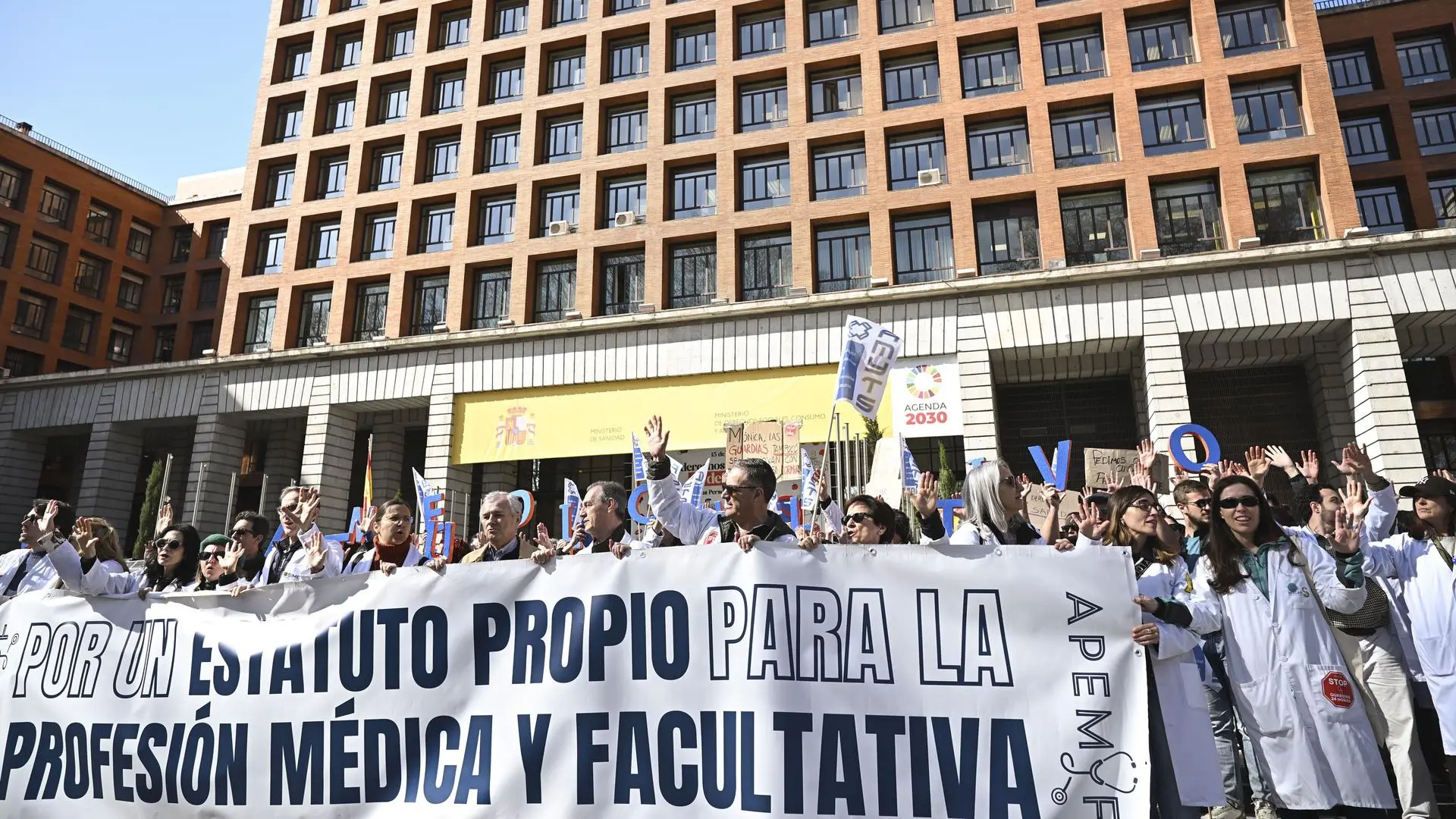 Más de 100.000 personas piden al Congreso que rechace el Estatuto Marco y elimine las guardias médicas de 24 horas