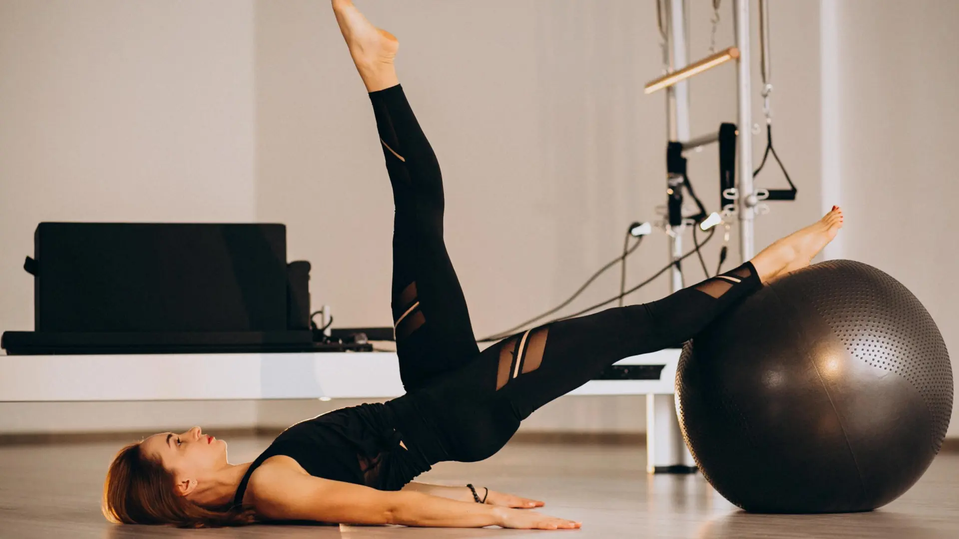 ‘Single Leg Circles’: el ejercicio de pilates que fortalece el abdomen y estiliza las piernas