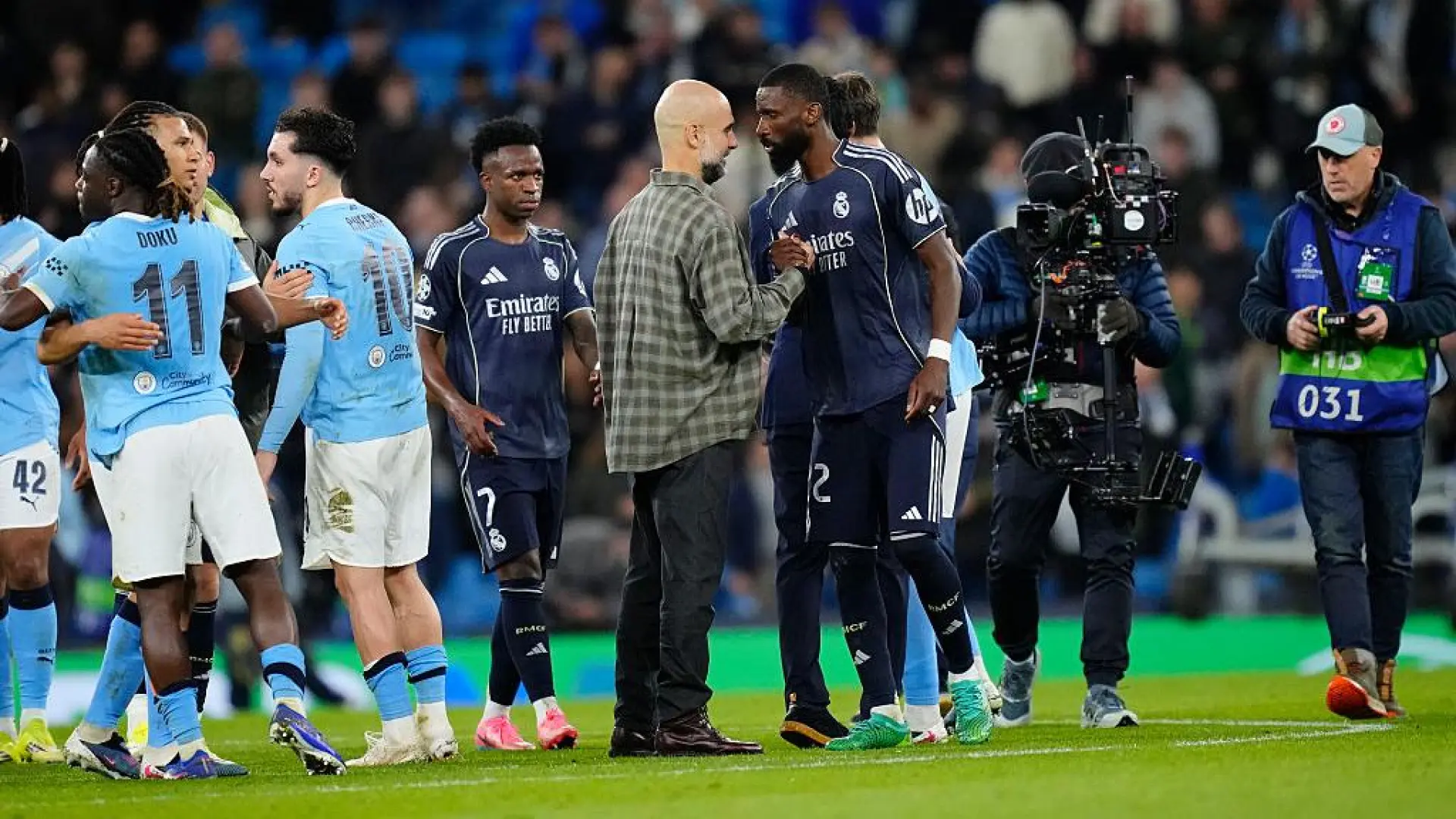 Tensión entre Guardiola y Rüdiger: Arbeloa tuvo que llevarse al futbolista y Pep terminó lanzándole besitos