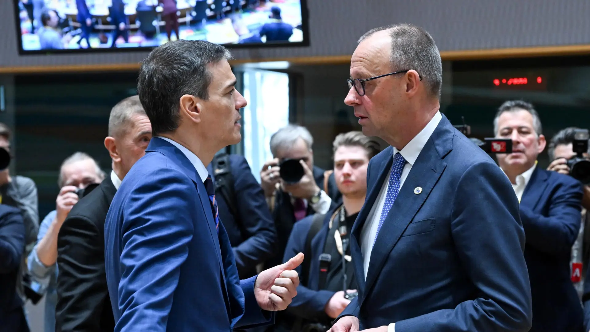 Europa abraza el "no a la guerra" y se une en torno a la diplomacia mientras Orbán se enroca su veto a la ayuda a Ucrania