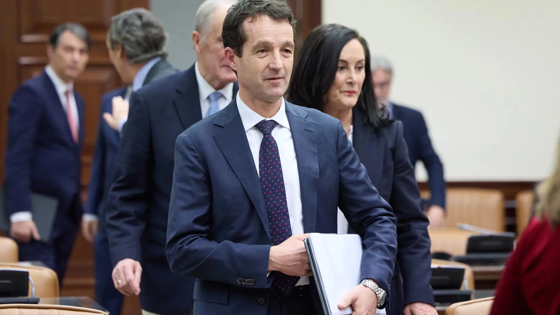 Claves para entender el choque entre el Gobierno y los Escribano en el corazón de Indra