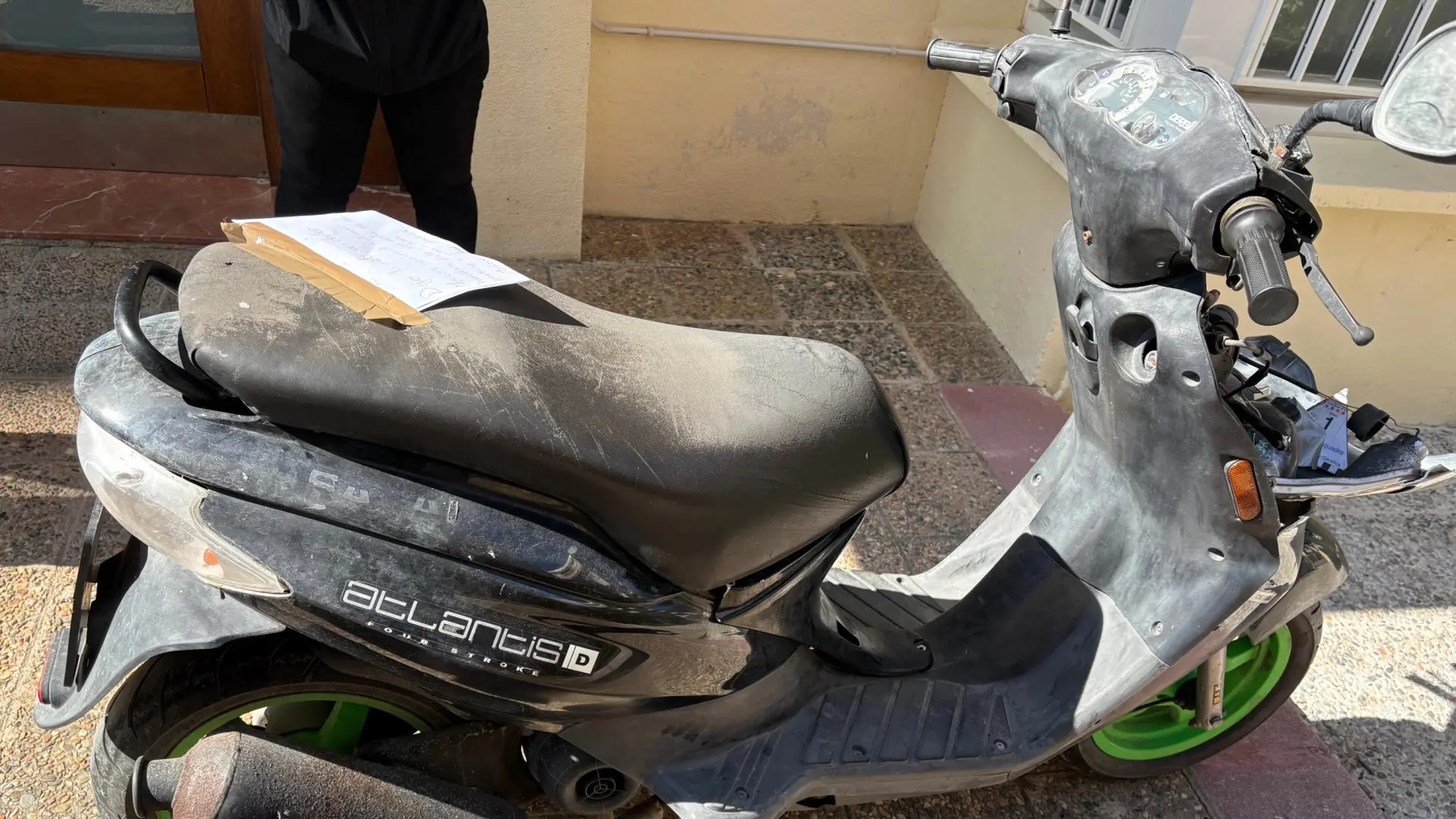 
         Los Mossos detienen a seis menores por robar motos y dejarlas abandonadas en Tarragona 
    