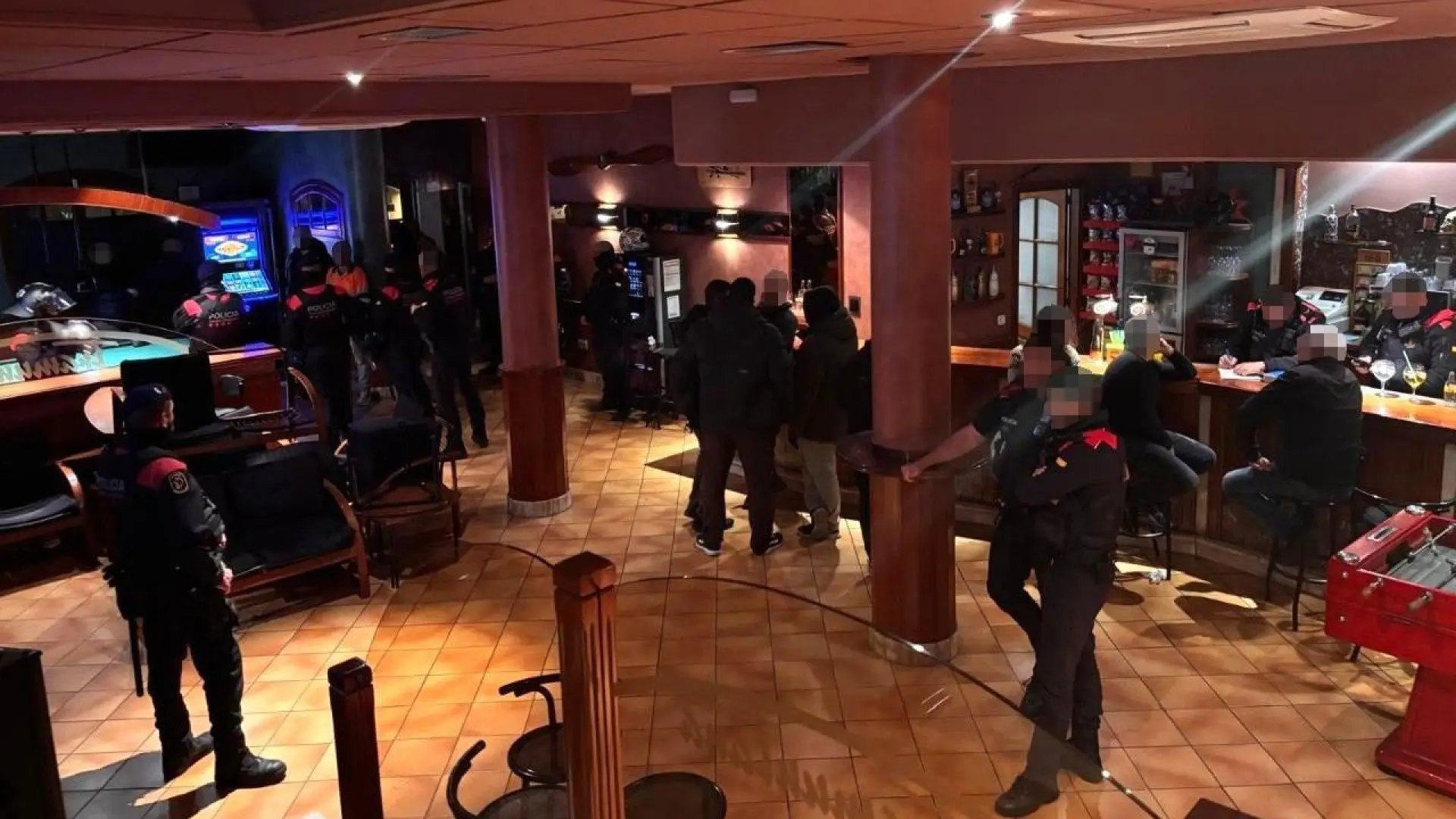 Los Mossos detienen a dos jóvenes por tráfico de drogas en un bar musical de Tarragona