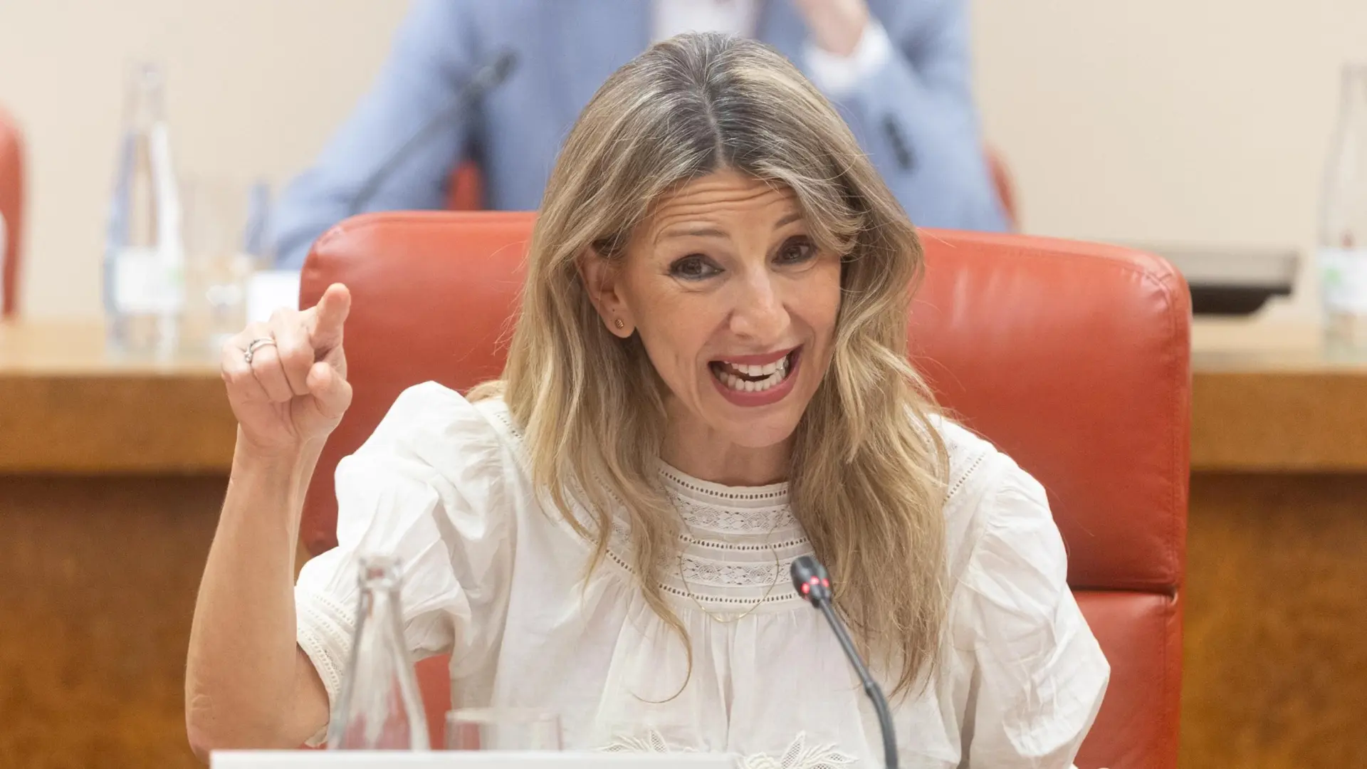 
         Yolanda Díaz acusa a Trump de planear un "genocidio" en Irán y advierte: "Responderá por sus crímenes" 
    