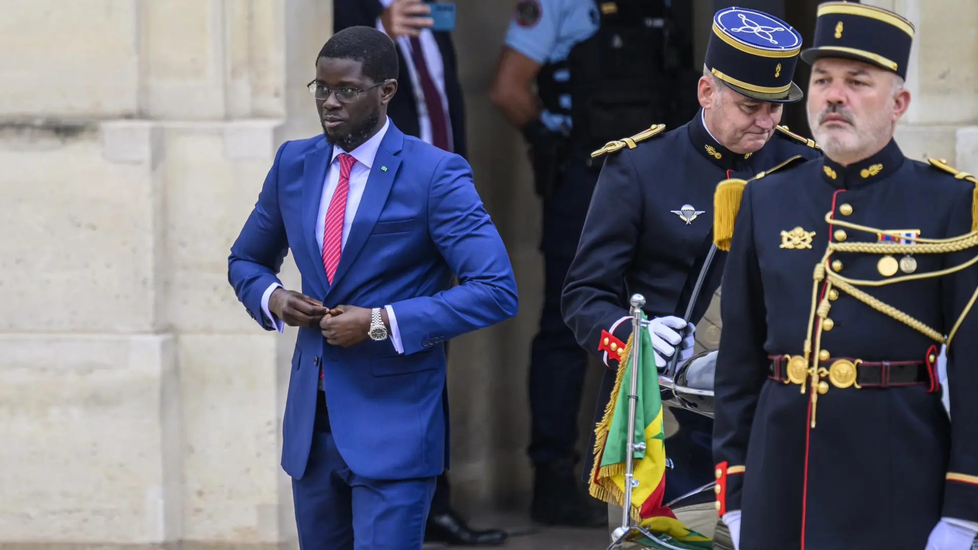 Así son las historias de amor de Bassirou Diomaye Faye, presidente de Senegal, y sus dos esposas