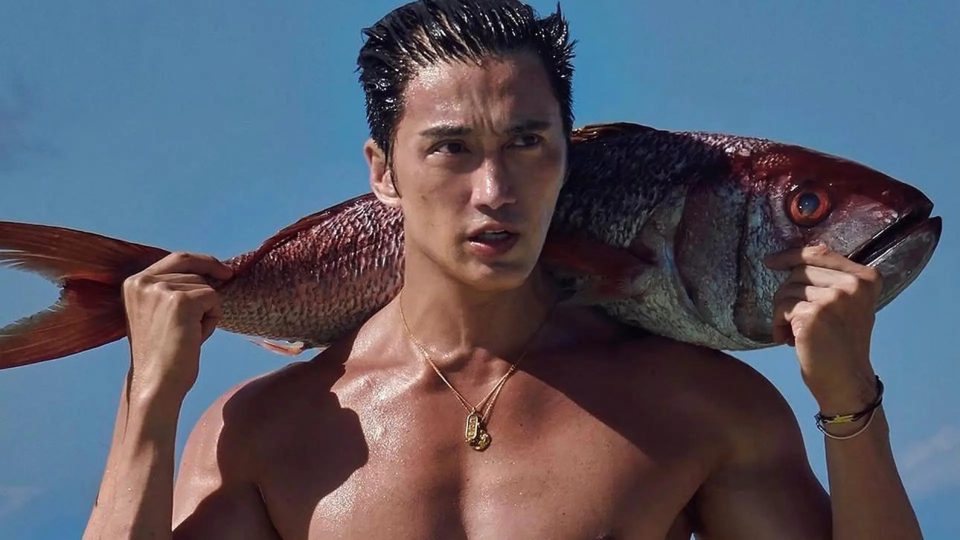 
         Chuando Tan, el modelo de Singapur de 60 años que aparenta menos edad: "Cuido lo que consumo" 
    