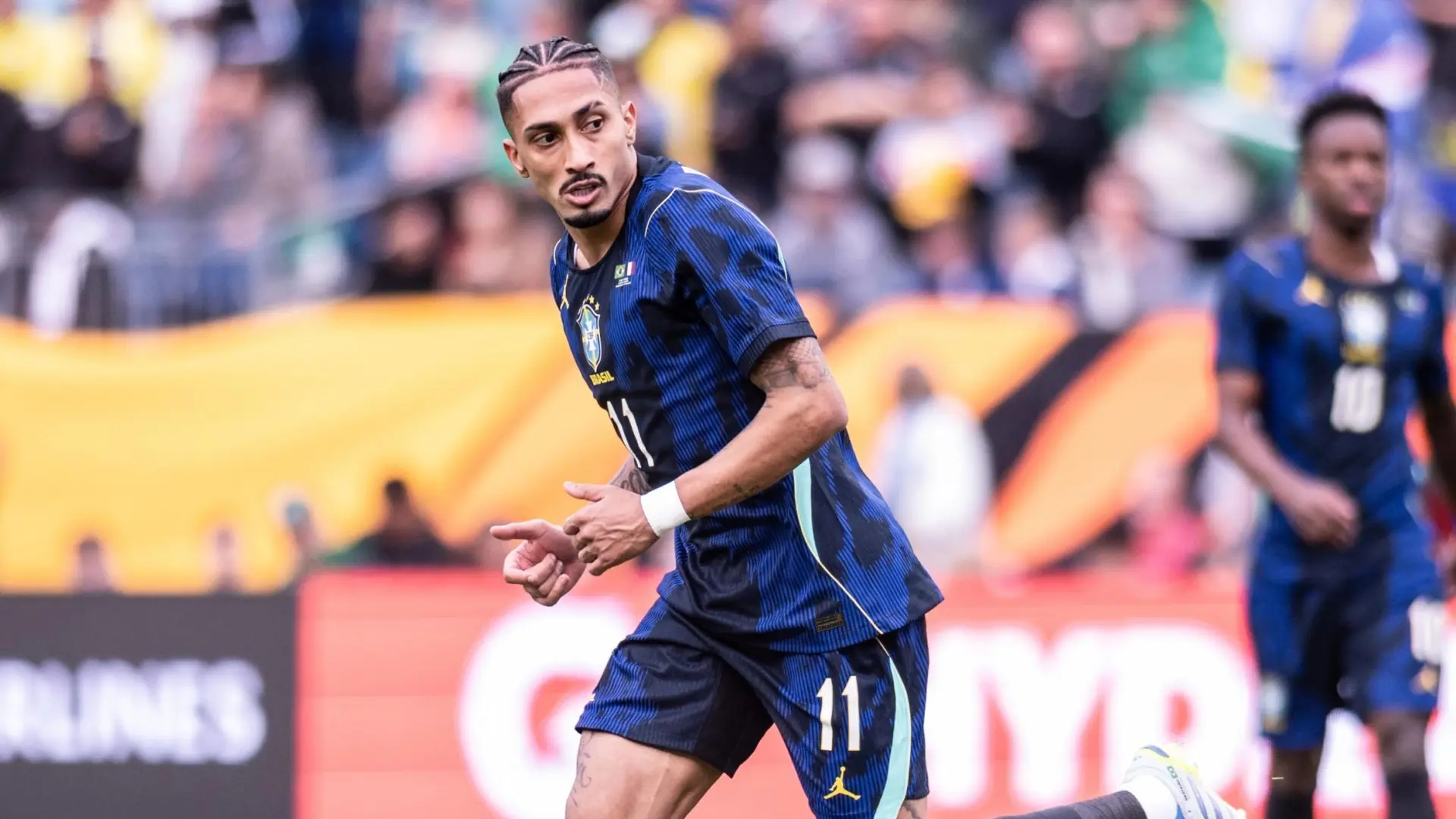 Alarma en el Barça: Raphinha vuelve lesionado del parón de selecciones