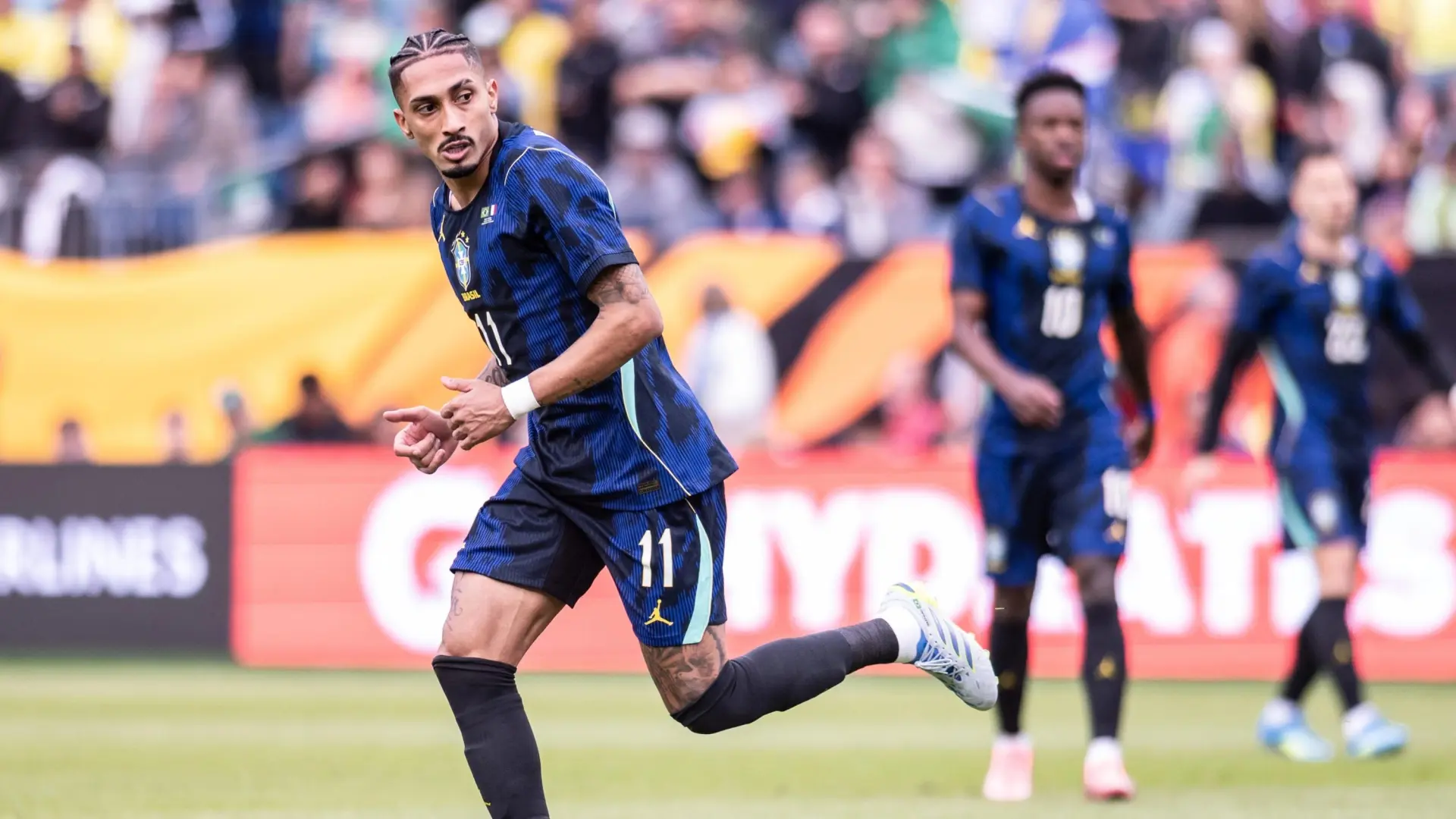 
         Alarma en el Barça: Raphinha vuelve lesionado del parón de selecciones 
    