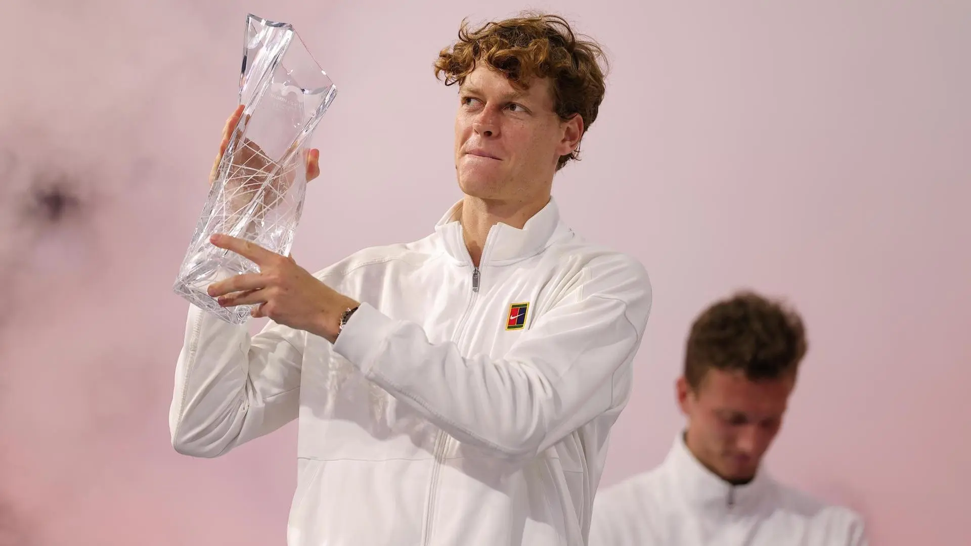 Sinner completa el 'Sunshine Double' sin ceder ni un set y amenaza el número 1 de Alcaraz