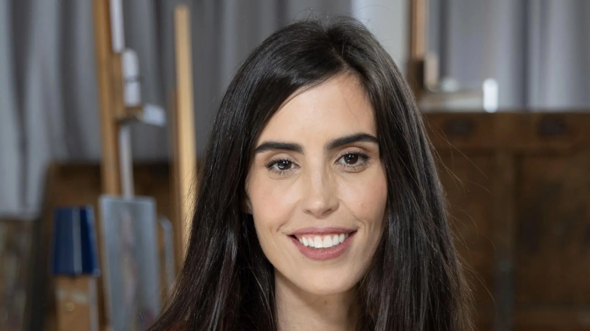 La novela de la 'España bien': Bárbara Arena indaga en los mecanismos de autoprotección de una clase acostumbrada a no explicarse