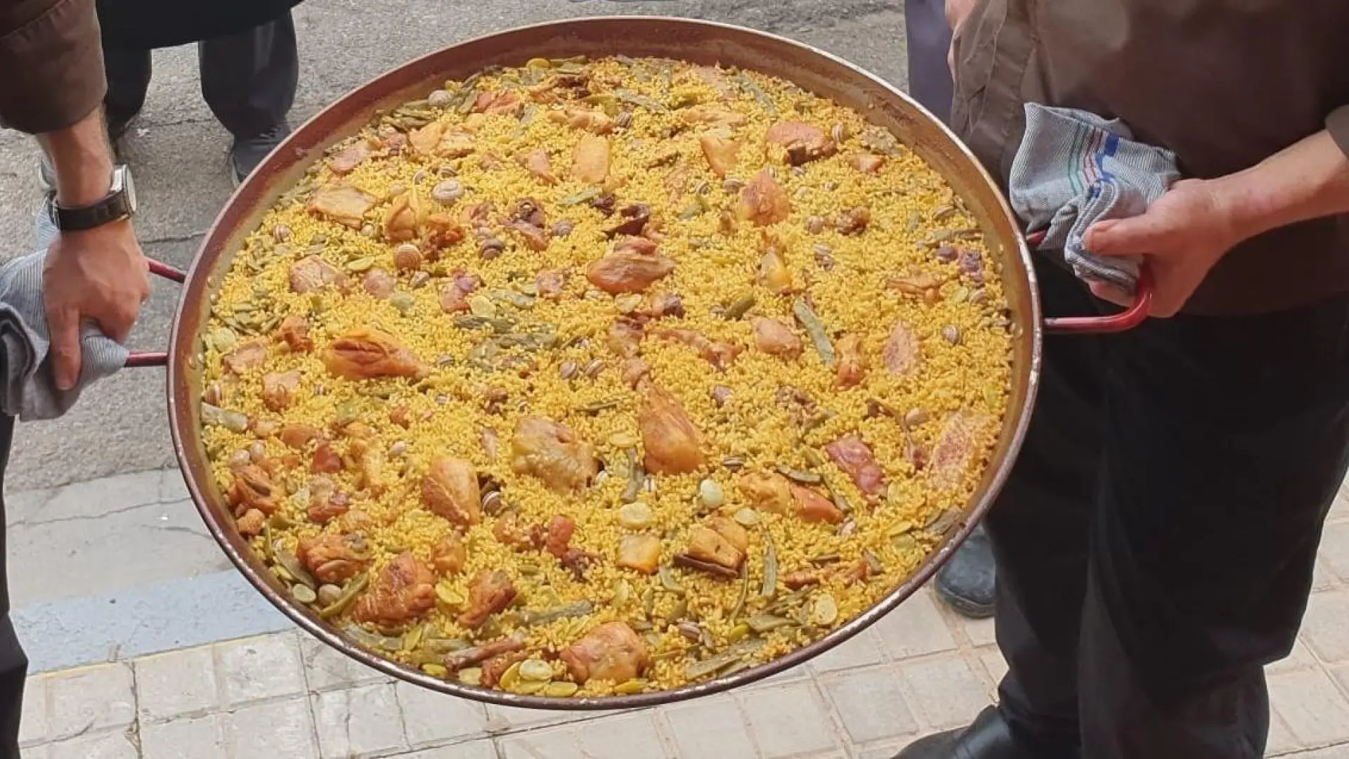 ¿Paella valenciana con arroz camboyano? La crisis de los arroceros europeos que pone en peligro este cultivo