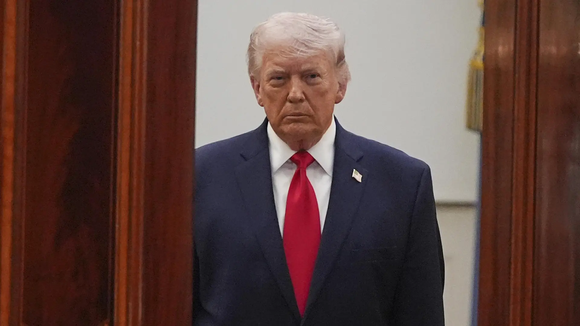 Trump dice que EEUU "ni siquiera ha empezado a destruir lo que queda en Irán" tras volar el puente más grande del país