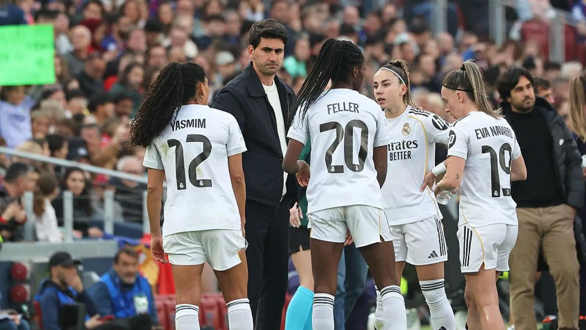 
         La reflexión del entrenador del Madrid tras la goleada del Barça: "¿A quién ficho yo si las mejores están allí?" 
    