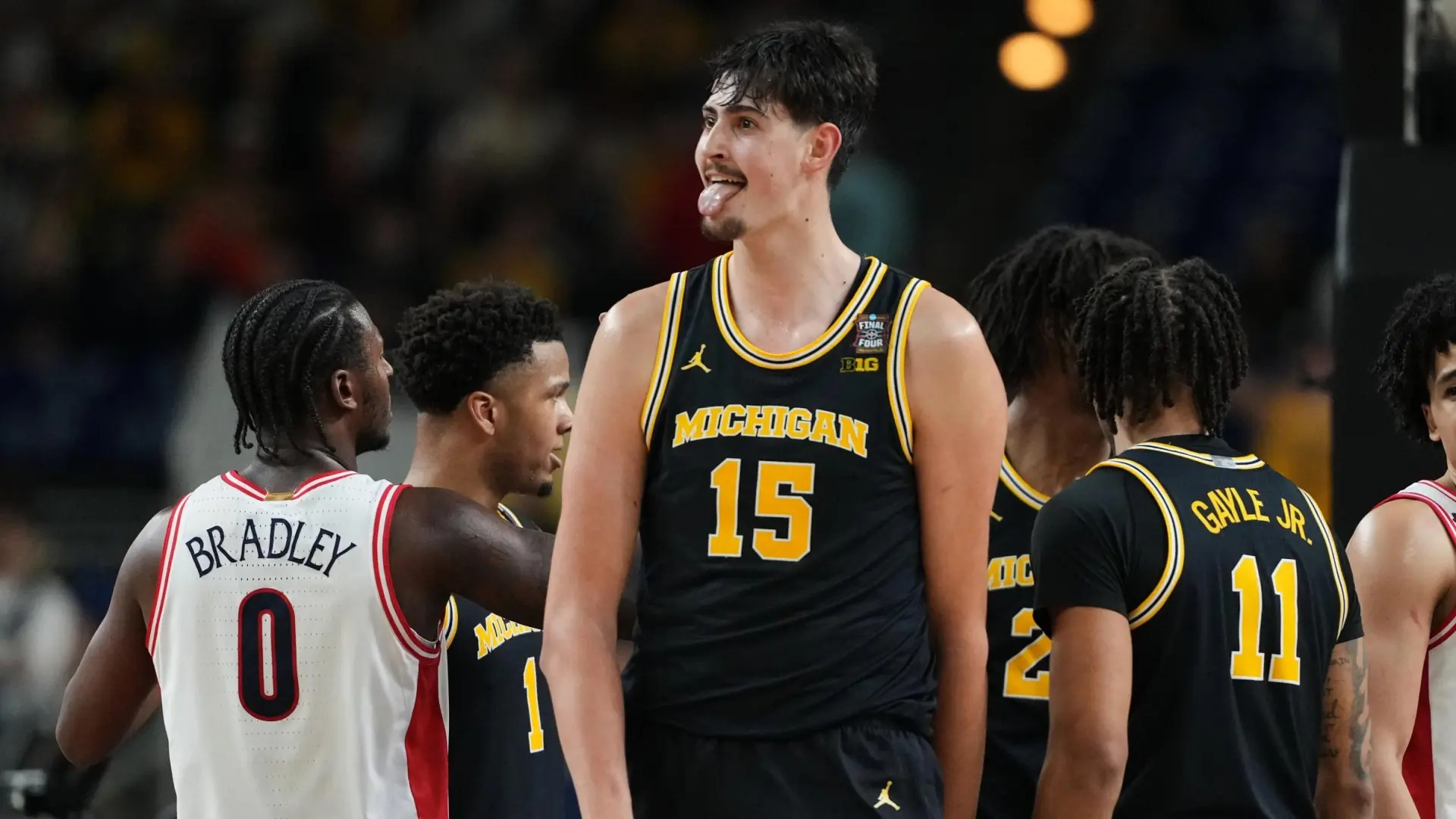 Quién es Aday Mara, el gigante de Zaragoza que ha hecho historia en la NCAA: primer español en disputar la final universitaria