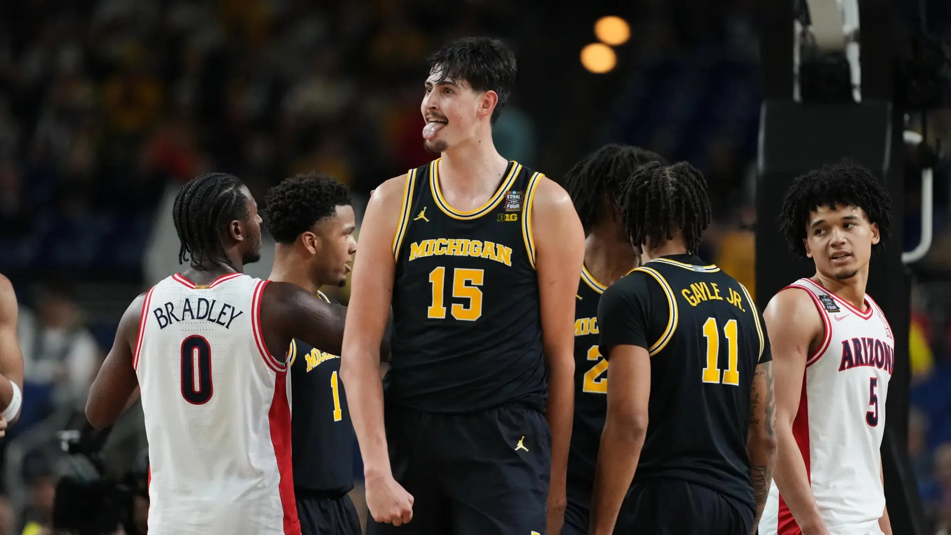 
         Quién es Aday Mara, el gigante de Zaragoza que ha hecho historia en la NCAA: primer español en disputar la final universitaria 
    