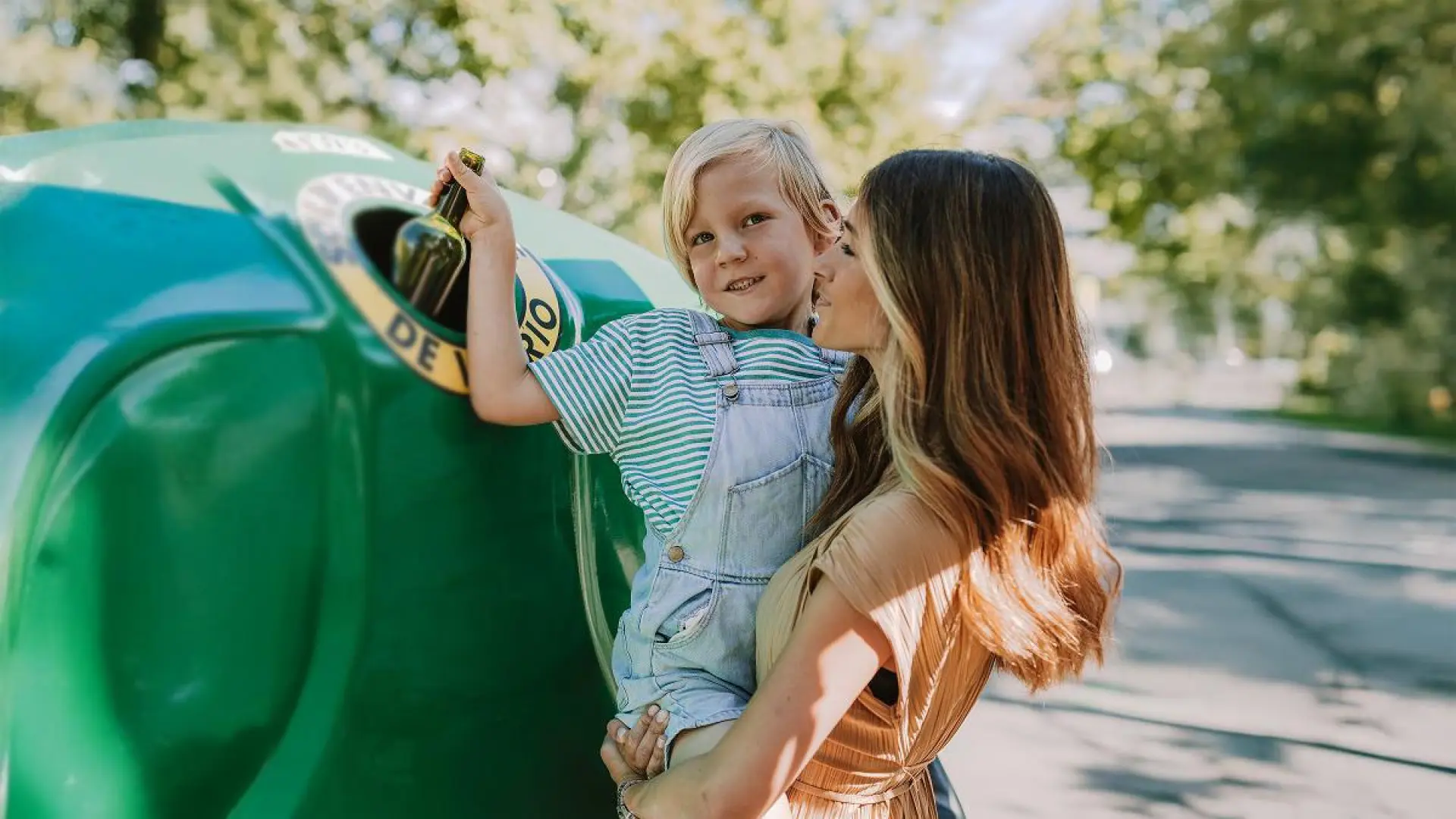 
         España presume de reciclaje: Ecovidrio supera los objetivos de la UE con una tasa de reciclaje de vidrio del 72,3% en 2025 
    