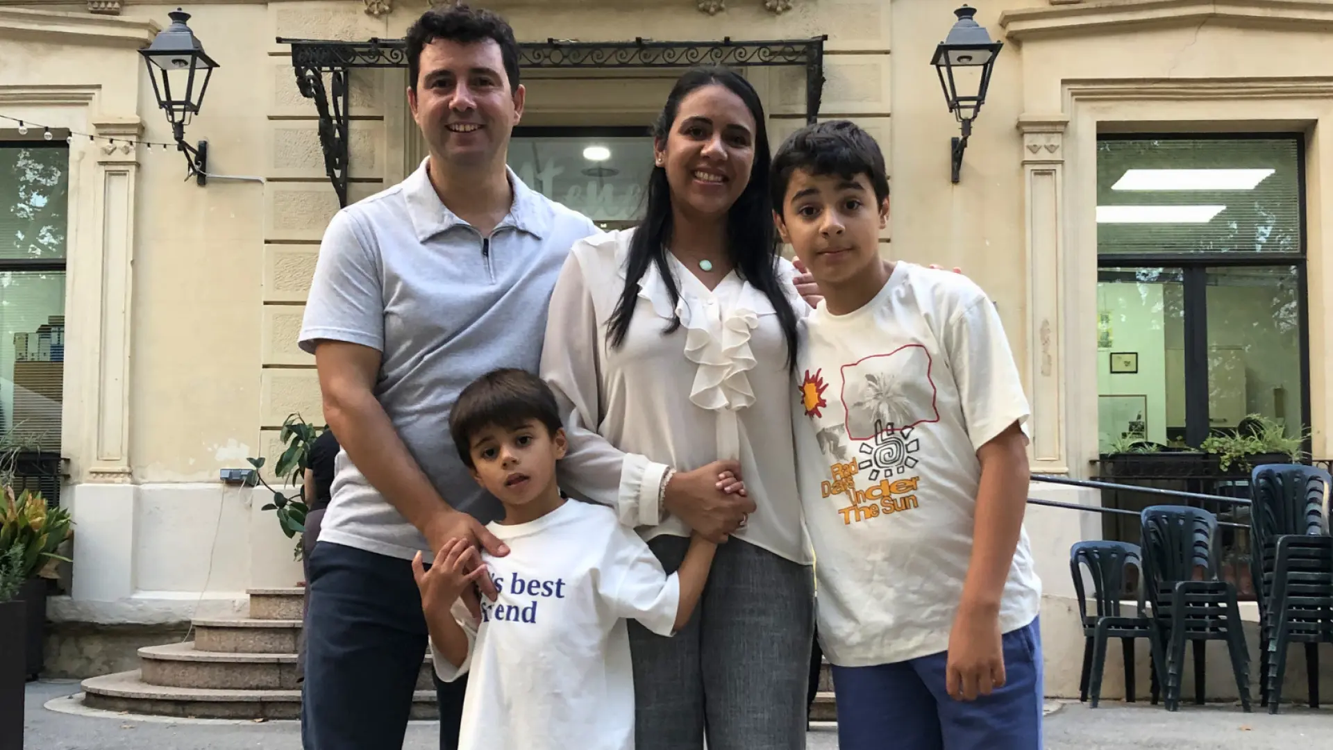 
         Dalisse Sequeiros, con TEA, madre de dos niños autistas y escritora: "Hago los libros que yo hubiera necesitado de niña" 
    