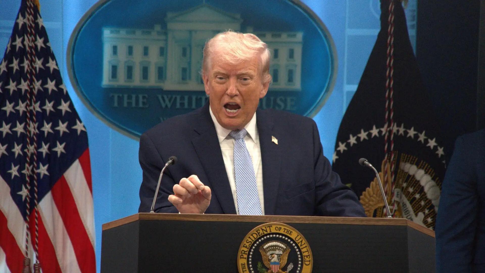 Trump amenaza a Irán con 