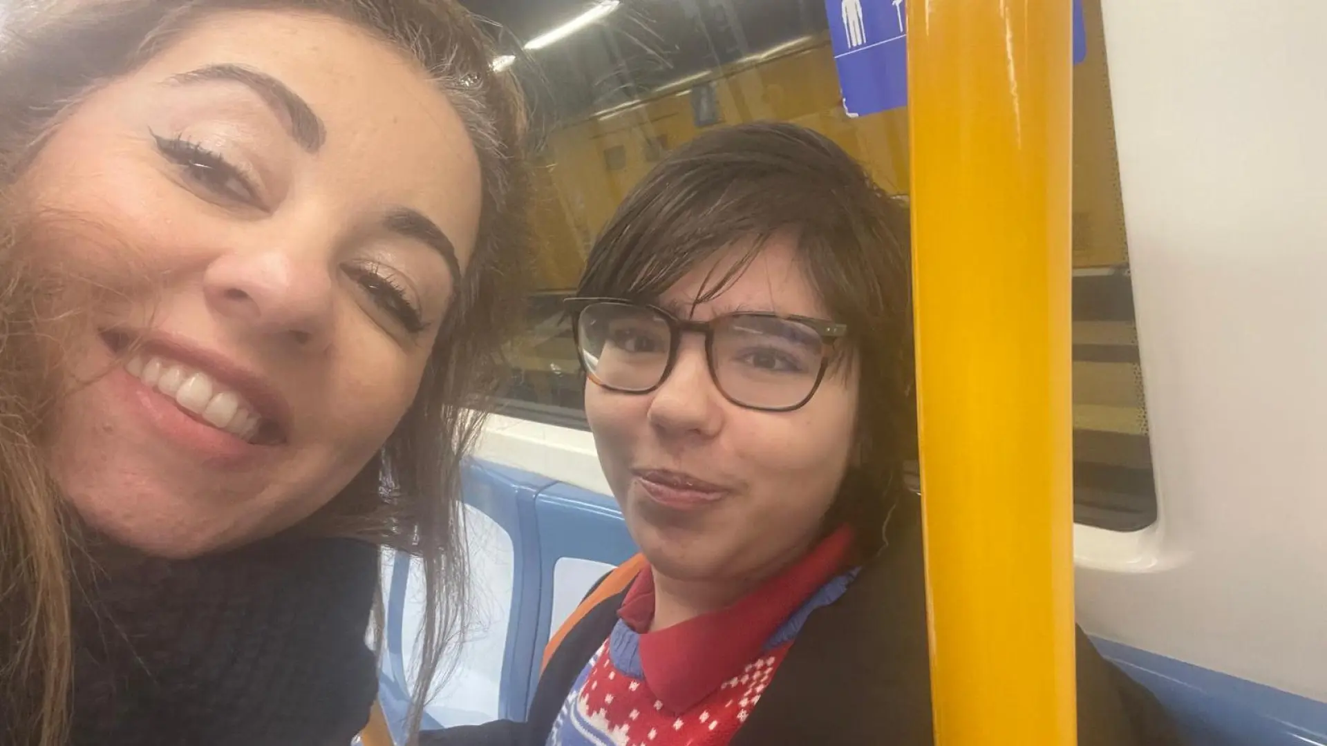 
         María, madre de Jaime, con síndrome de West: "Cada crisis epiléptica es un paso atrás en su desarrollo" 
    