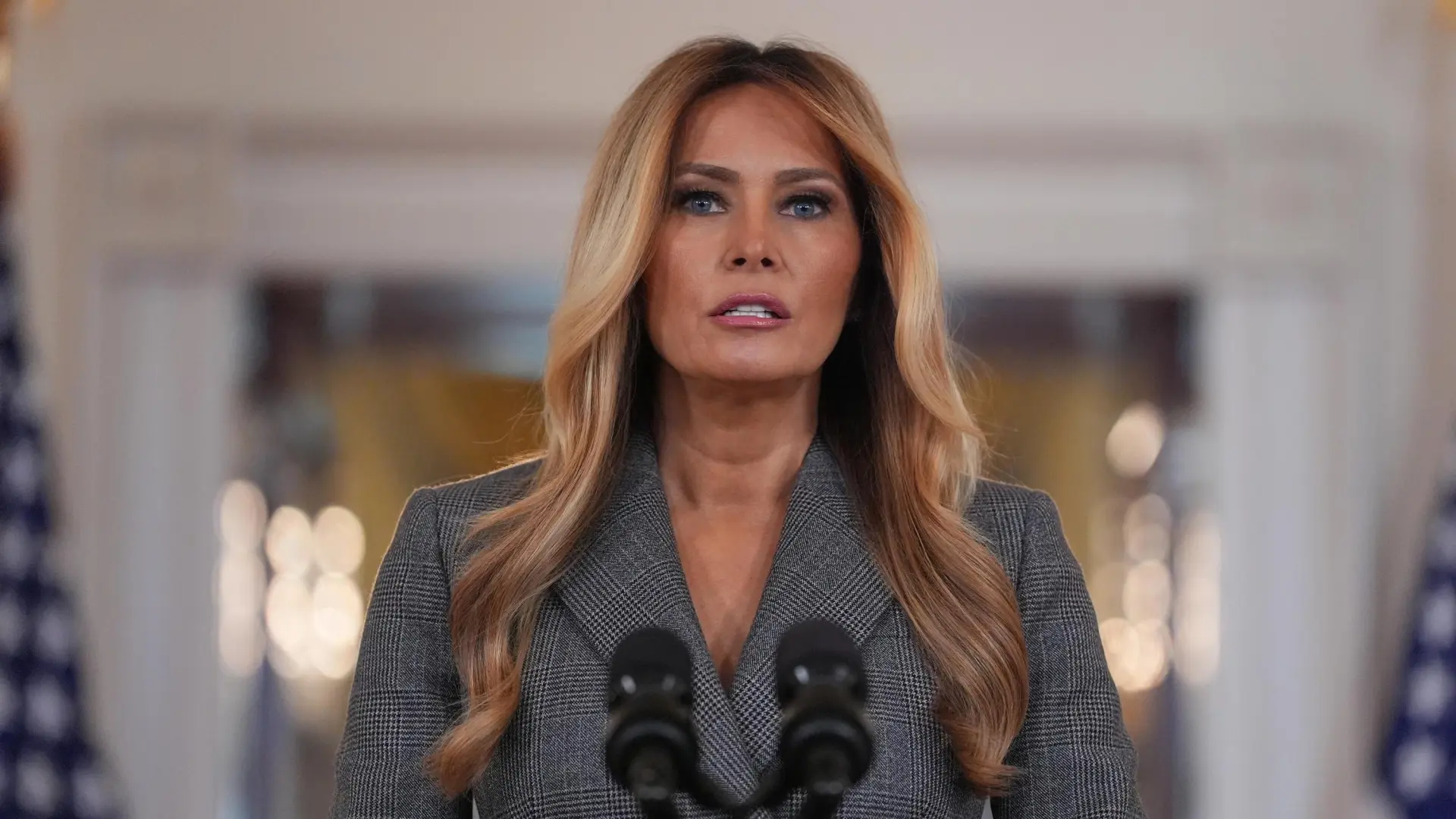 
         Inusual comparecencia de Melania Trump para negar haber tenido una relación cercana a Epstein 
    