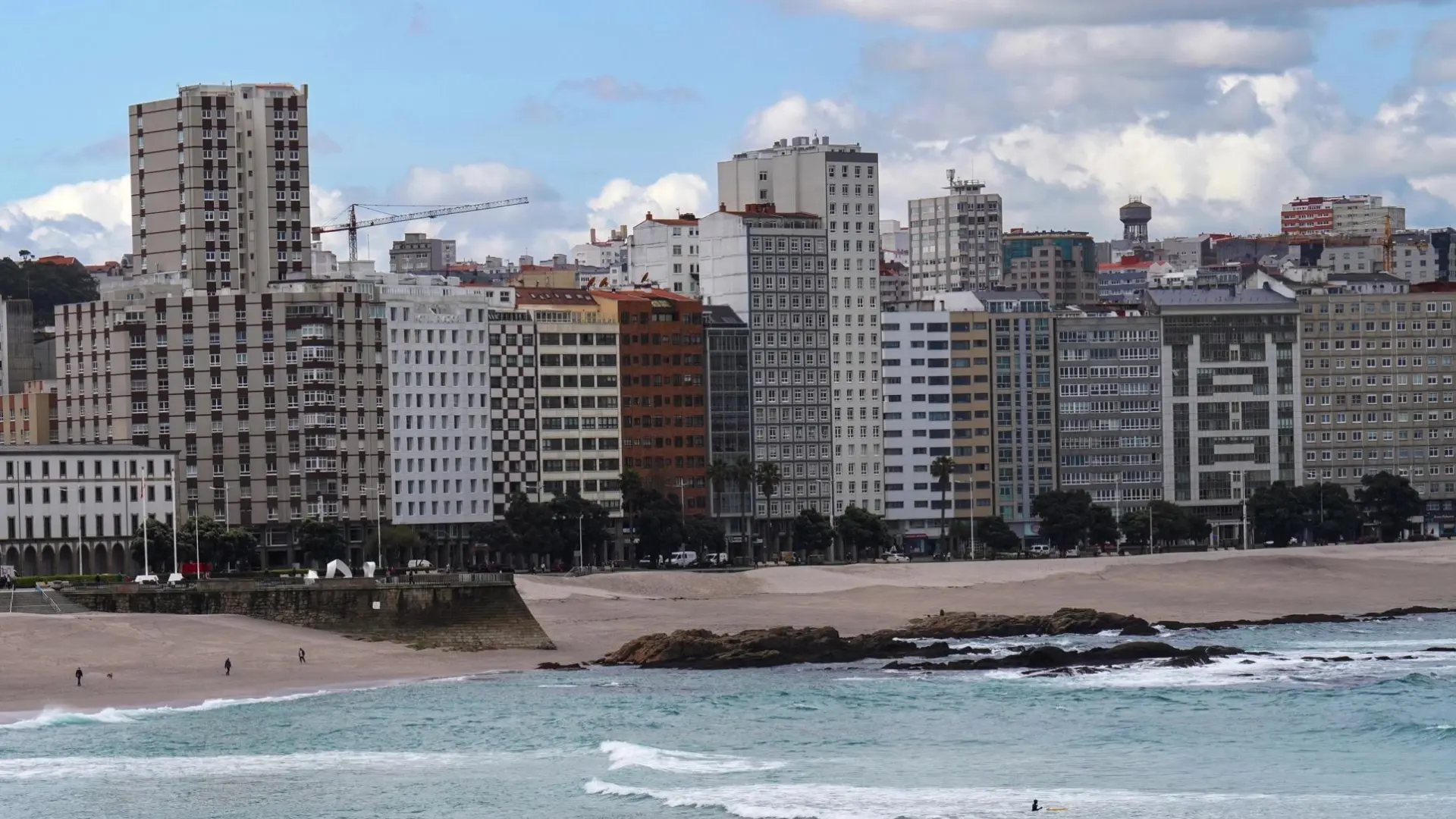 Los cambios de regulación, la subida de los precios y un euro fuerte enfrían la compra de viviendas por extranjeros no residentes