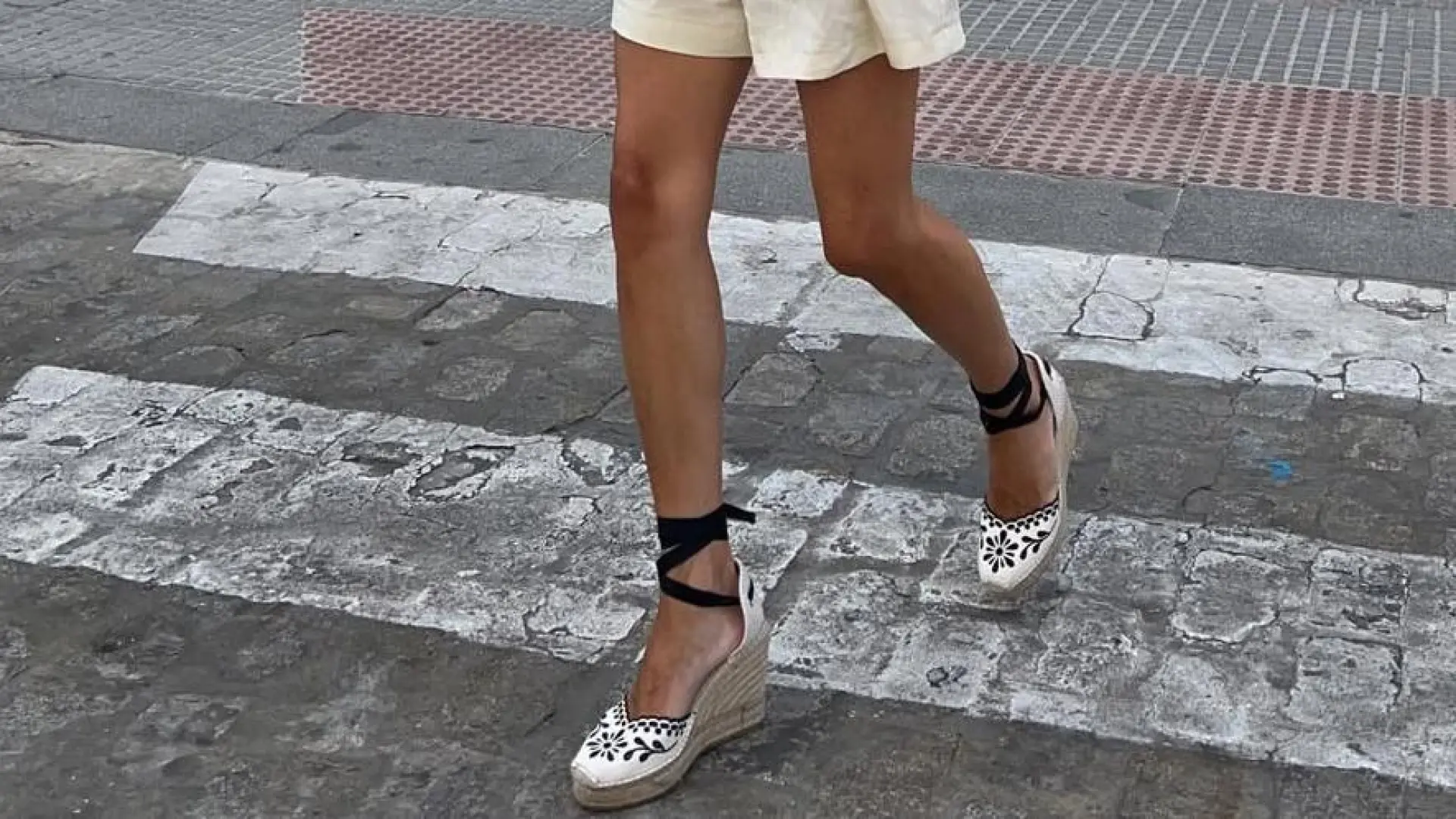 Acaban de llegar a Stradivarius las alpargatas de cuña que parecen de lujo y cuestan menos de 40 euros