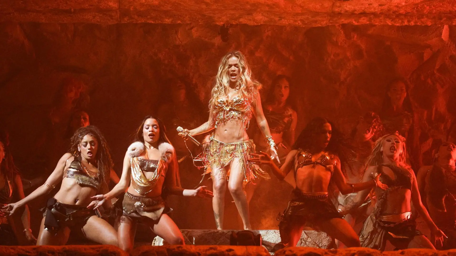 Karol G anuncia nueva gira con su disco 'Tropicoqueta' tras hacer historia en Coachella