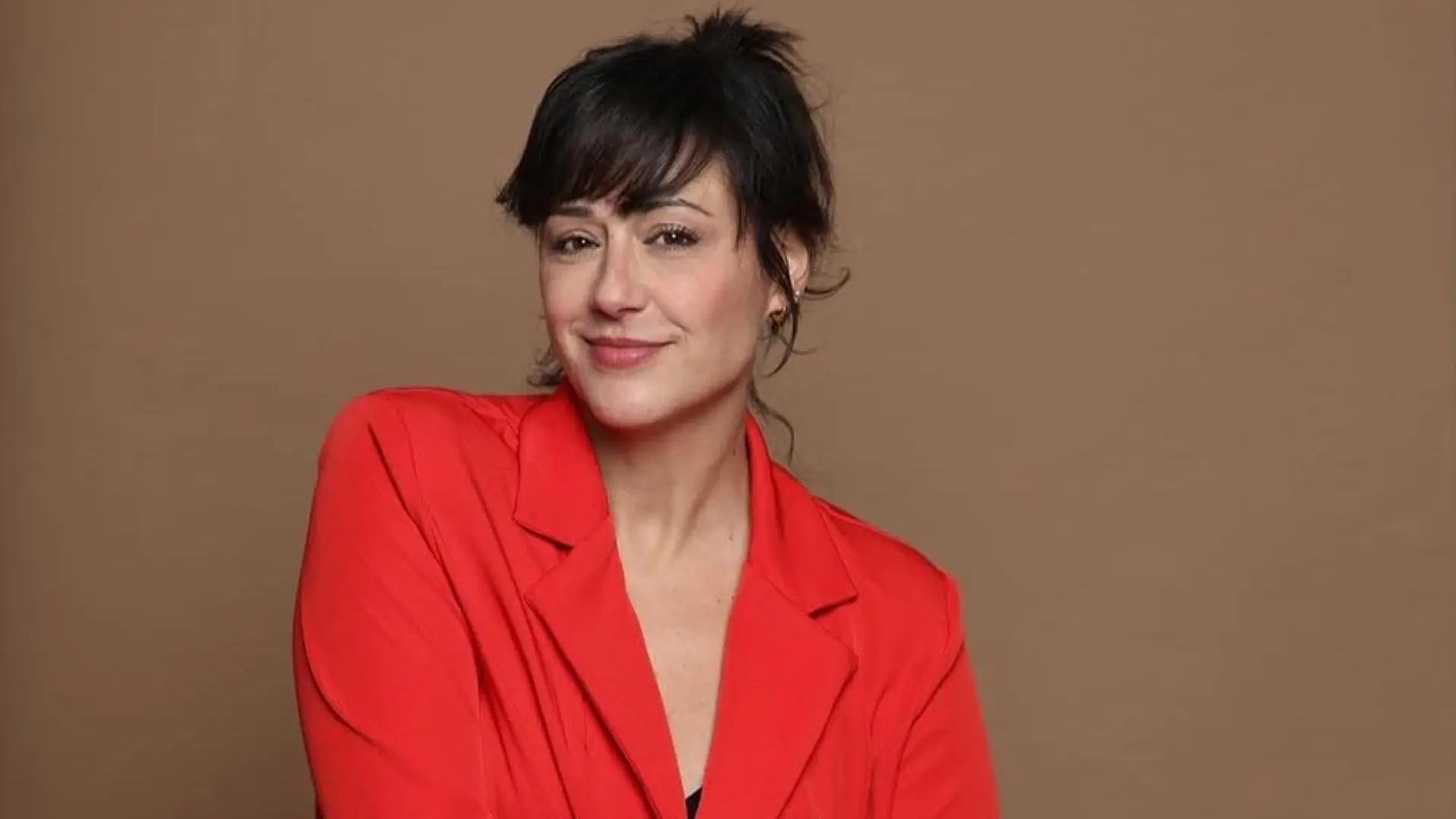 Quién es Luz Valdenebro de 'Pasapalabra', nueva invitada y pareja de uno de los protagonistas de Los Serrano