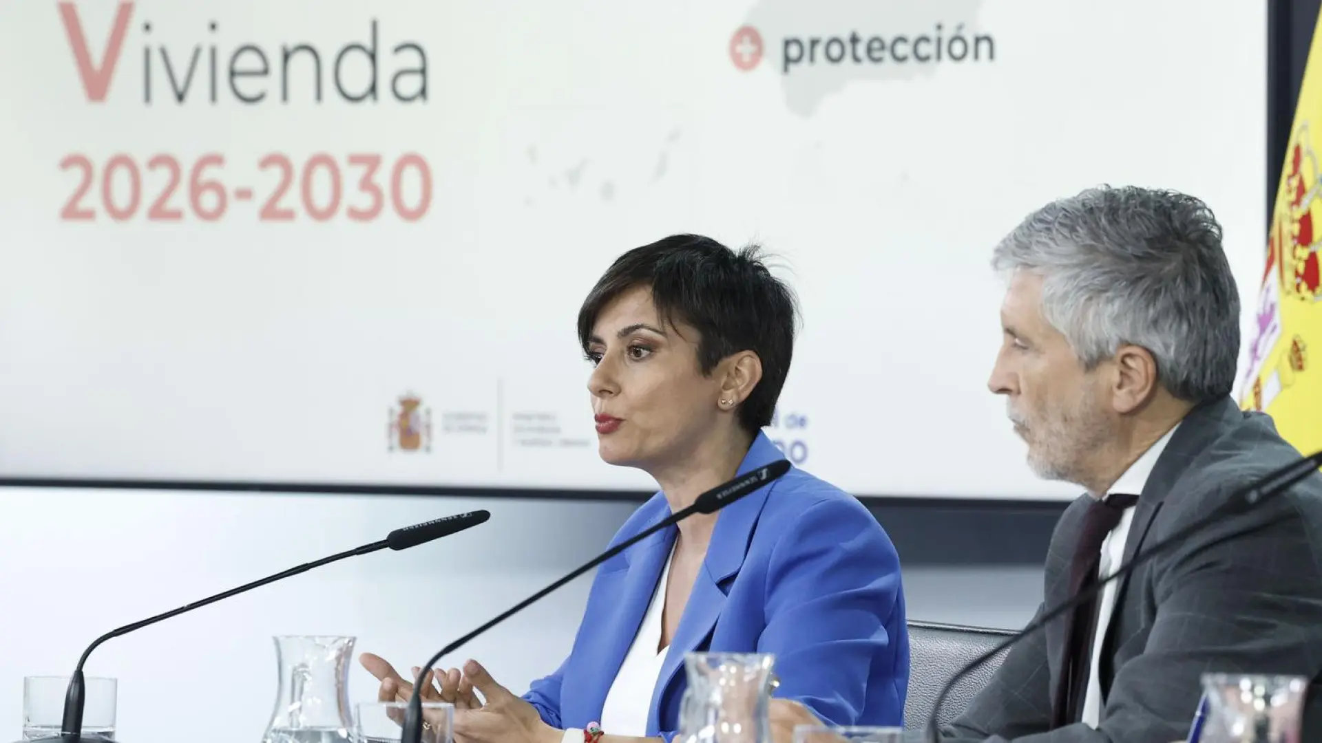 Regeringen kommer att tvinga samhällen att anslå minst 40 % av statens medel för att utöka utbudet av bostäder